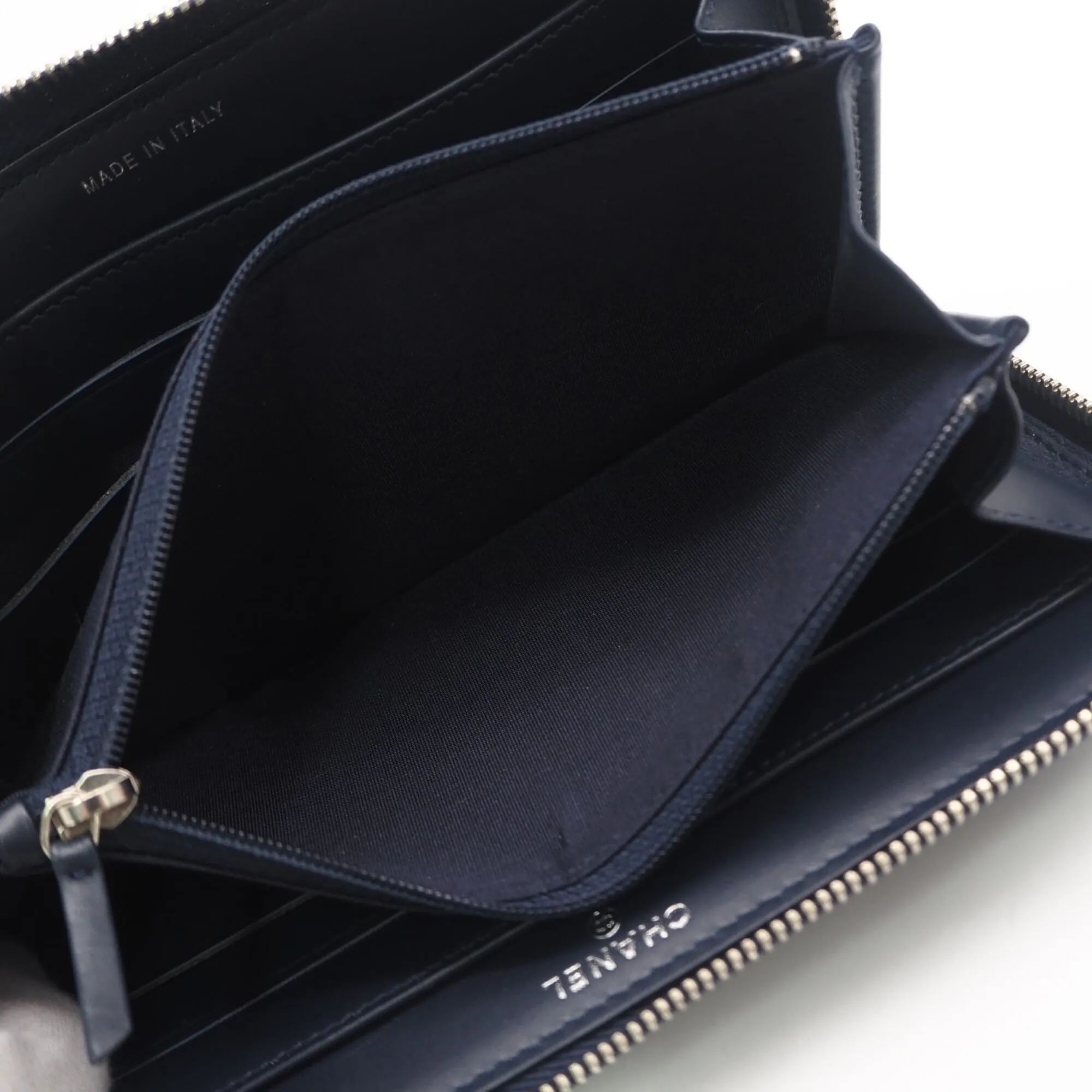 Camellia Leather Long Wallet (Bi-Fold) (Pre-Owned) - Chanel - Modalova