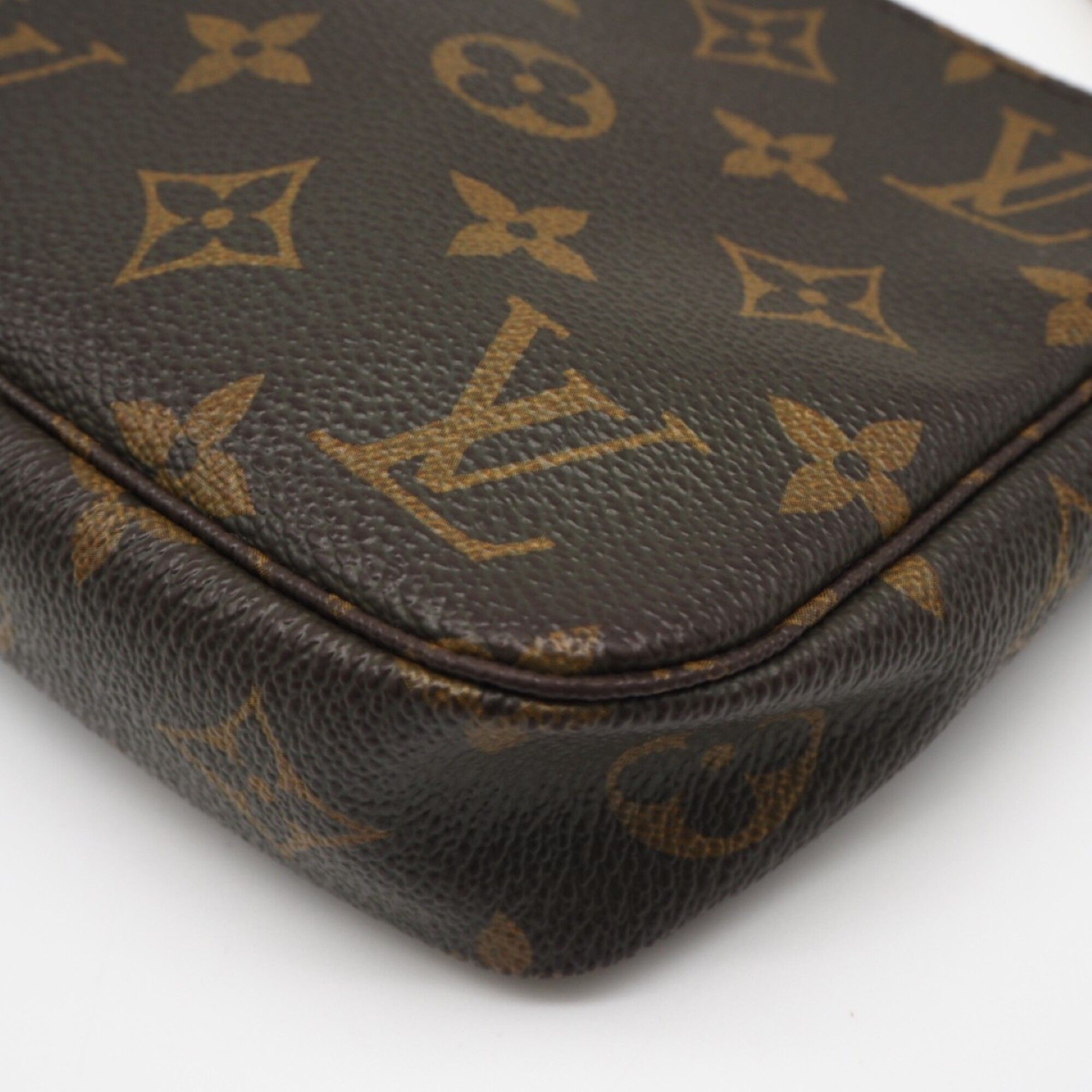 Monogram Coated Canvas Leather Pouch (Pre-Owned) - Louis Vuitton - Modalova