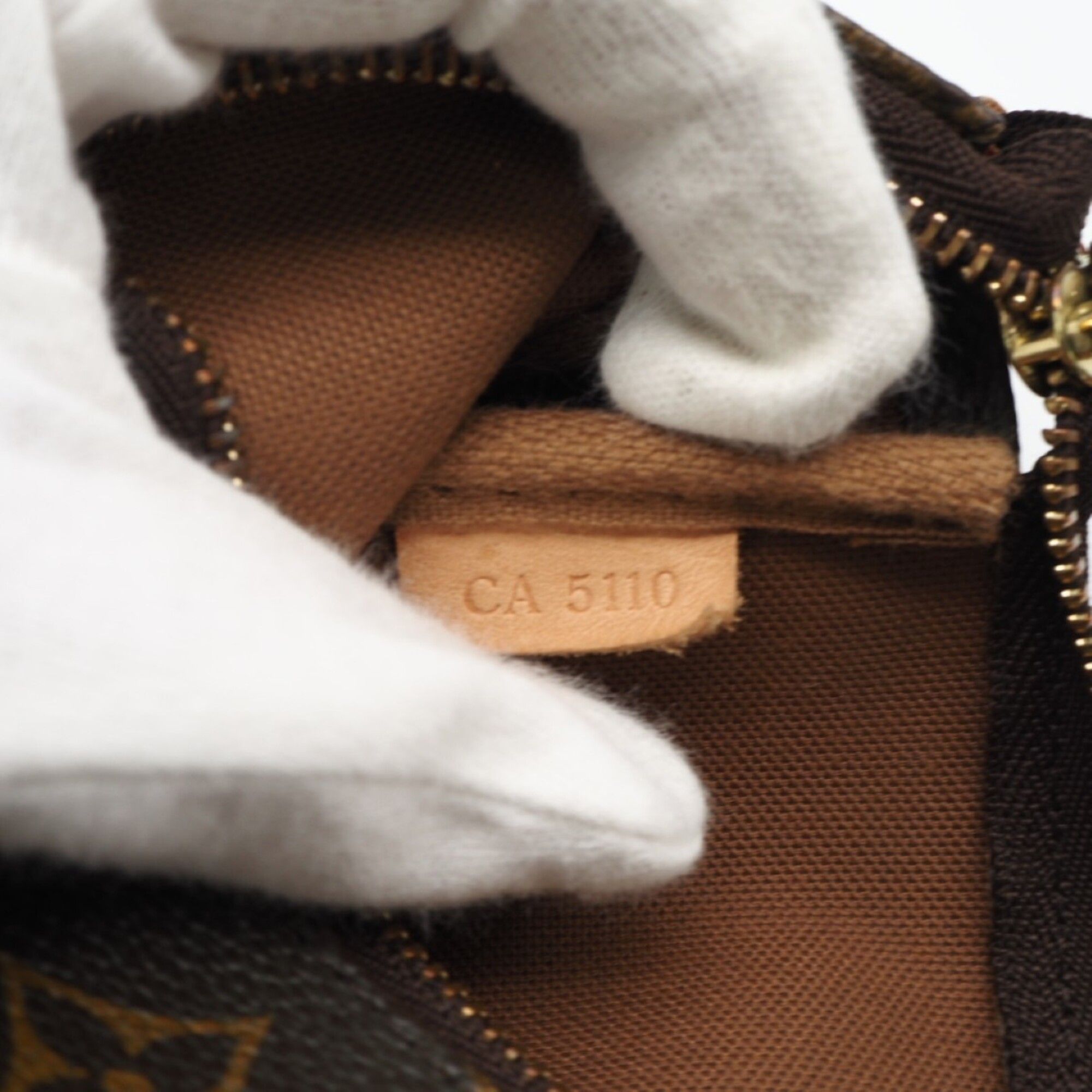 Monogram Coated Canvas Leather Pouch (Pre-Owned) - Louis Vuitton - Modalova