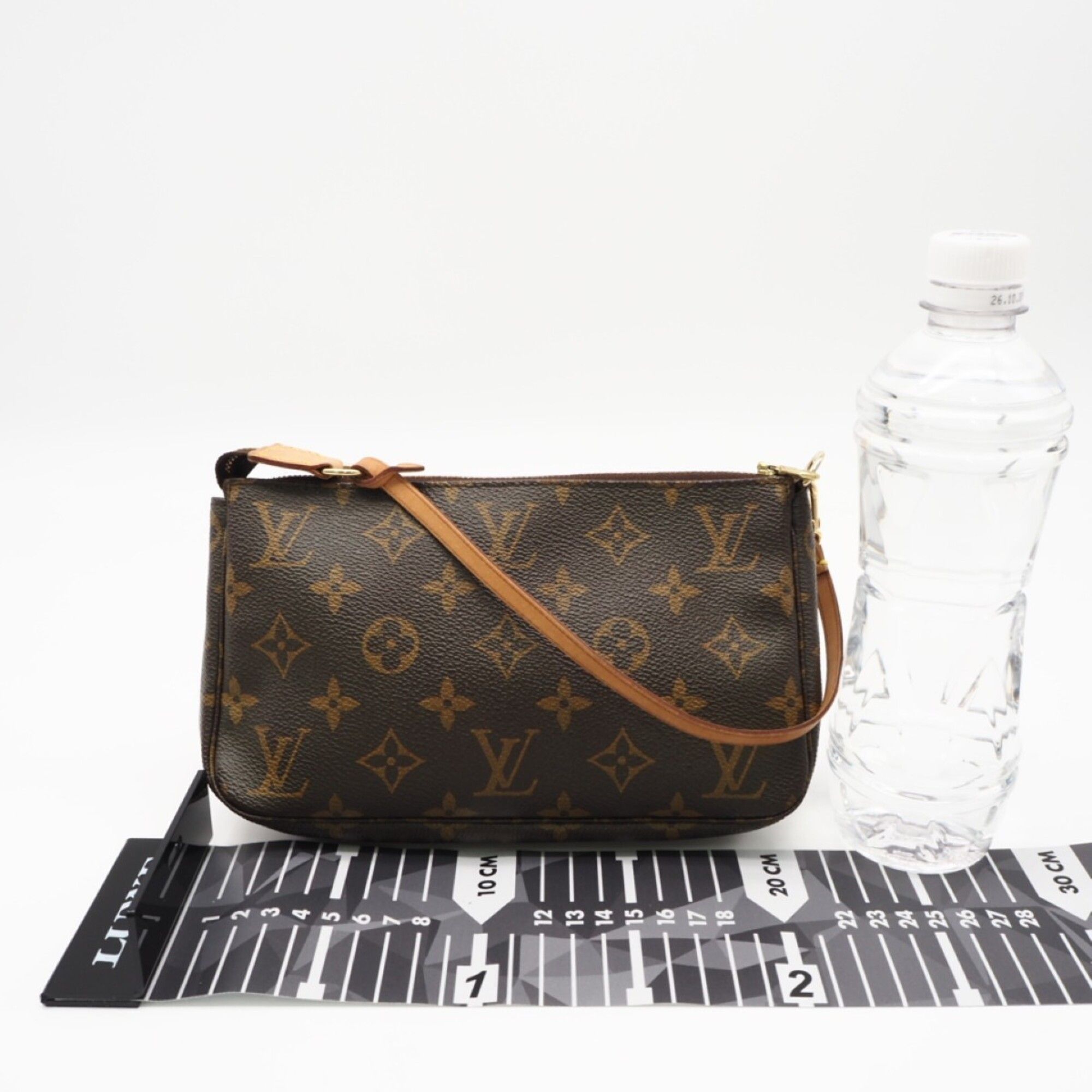 Monogram Coated Canvas Leather Pouch (Pre-Owned) - Louis Vuitton - Modalova