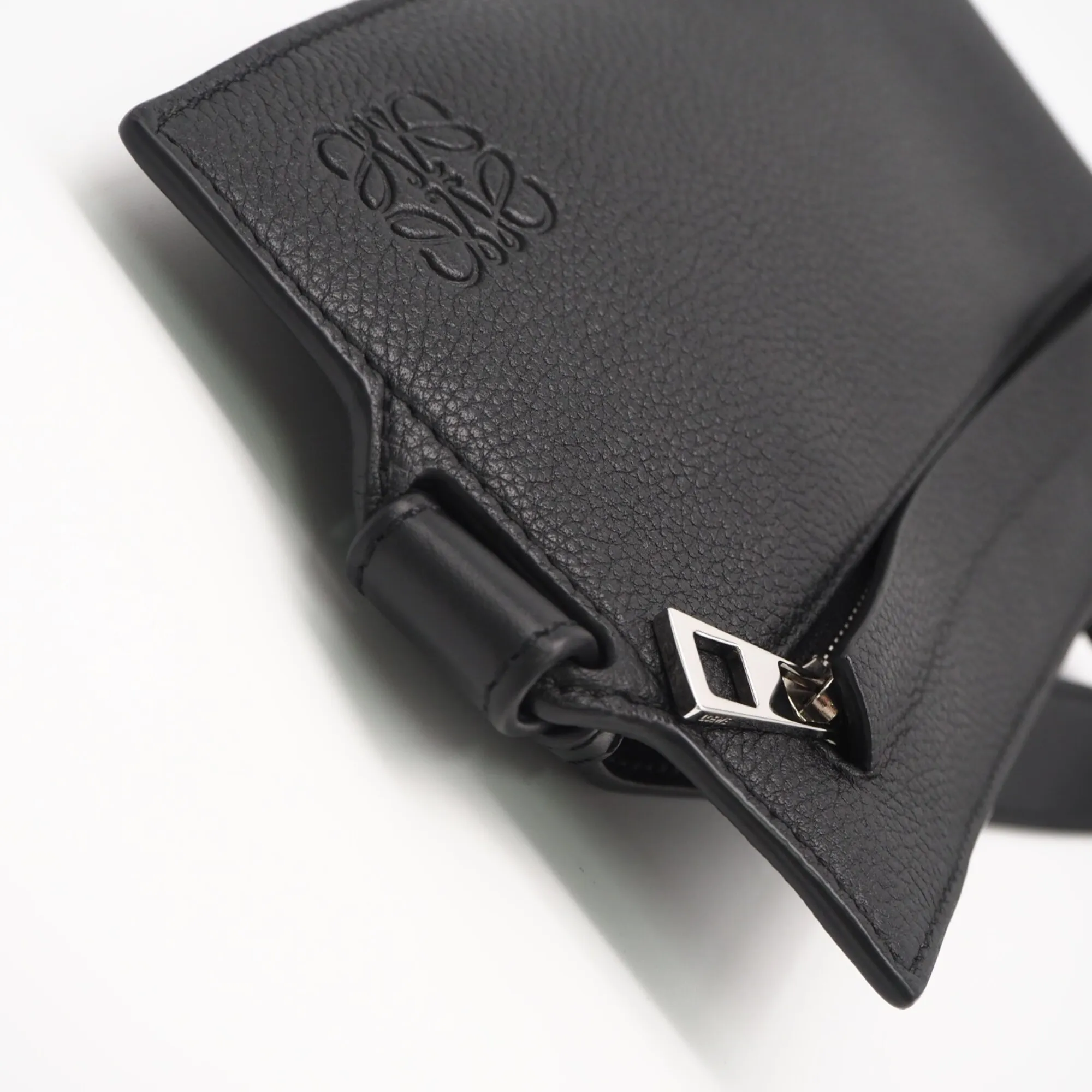 Leather Sling Bag (Pre-Owned) - Loewe - Modalova
