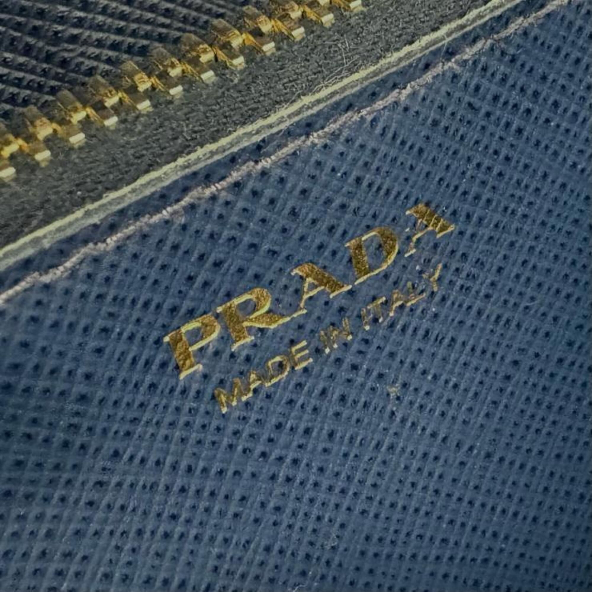 Saffiano Metal Long Wallet (Bi-Fold) (Pre-Owned) - Prada - Modalova