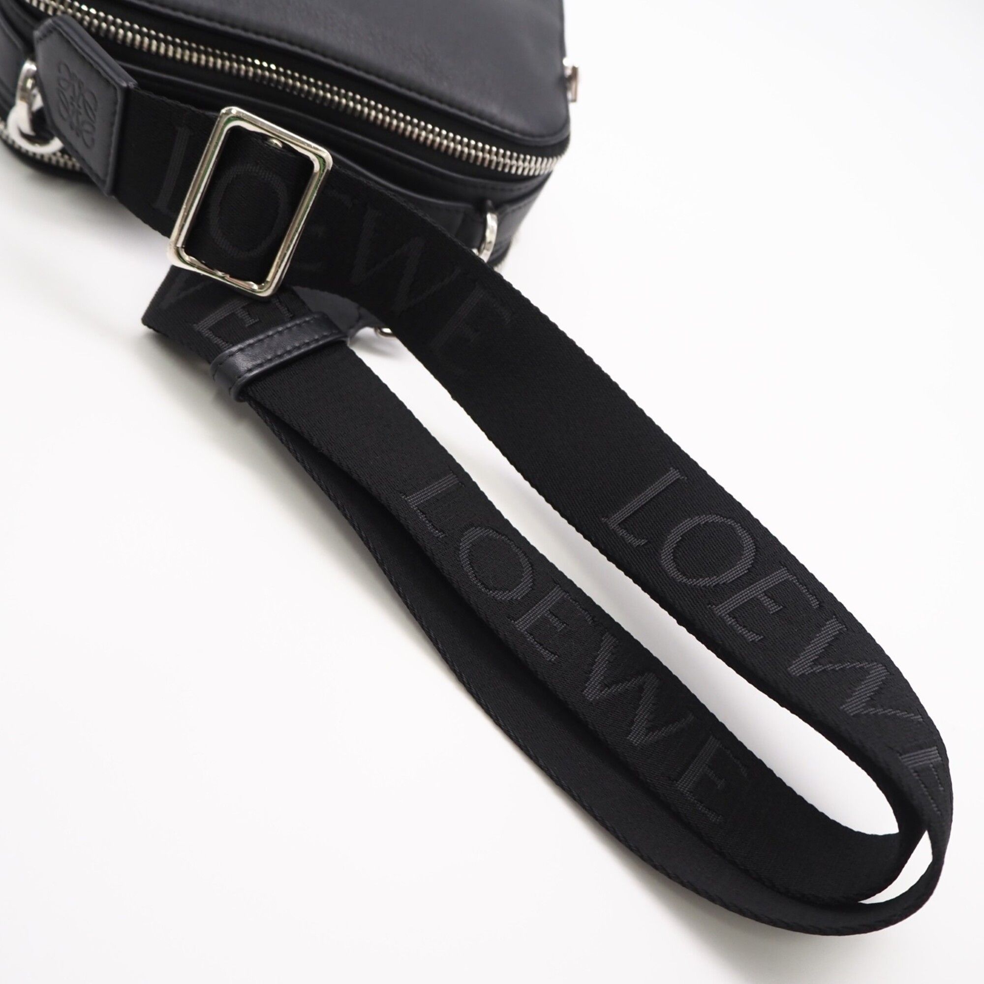Leather Shoulder Bag (Pre-Owned) - Loewe - Modalova