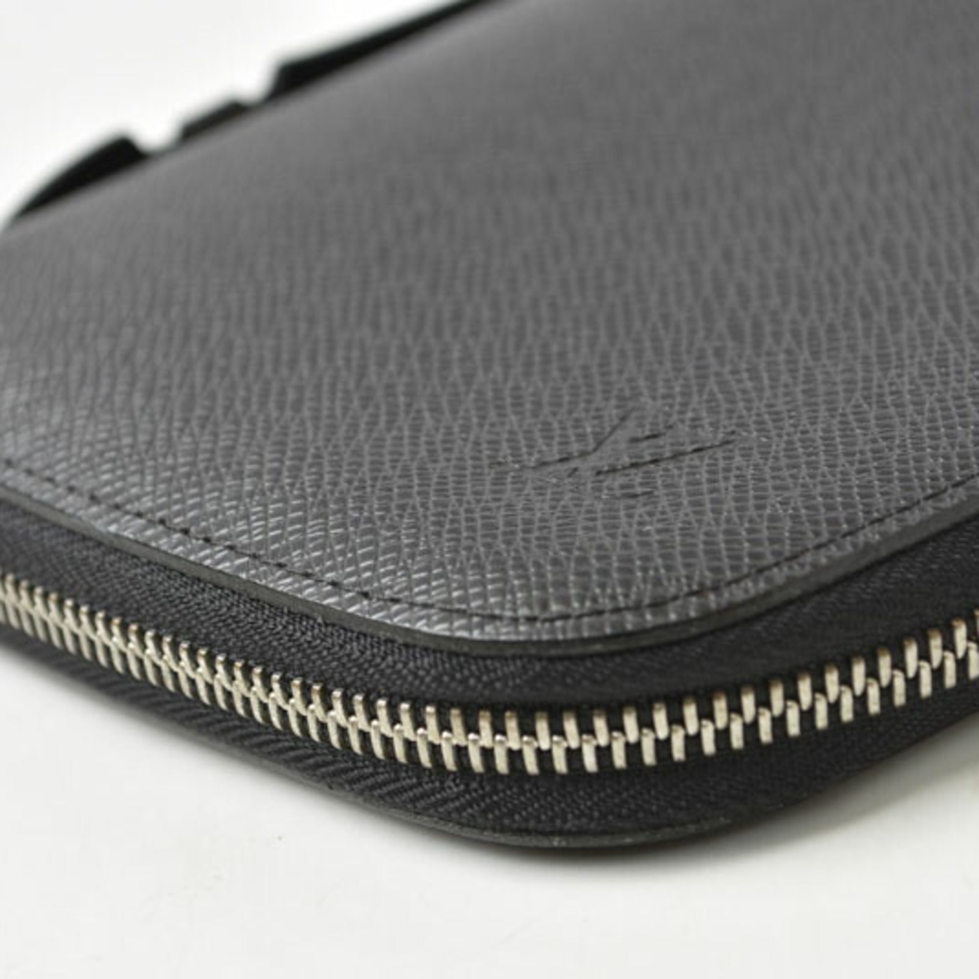 Taiga Taiga Leather Long Wallet (Bi-Fold) (Pre-Owned) - Louis Vuitton - Modalova