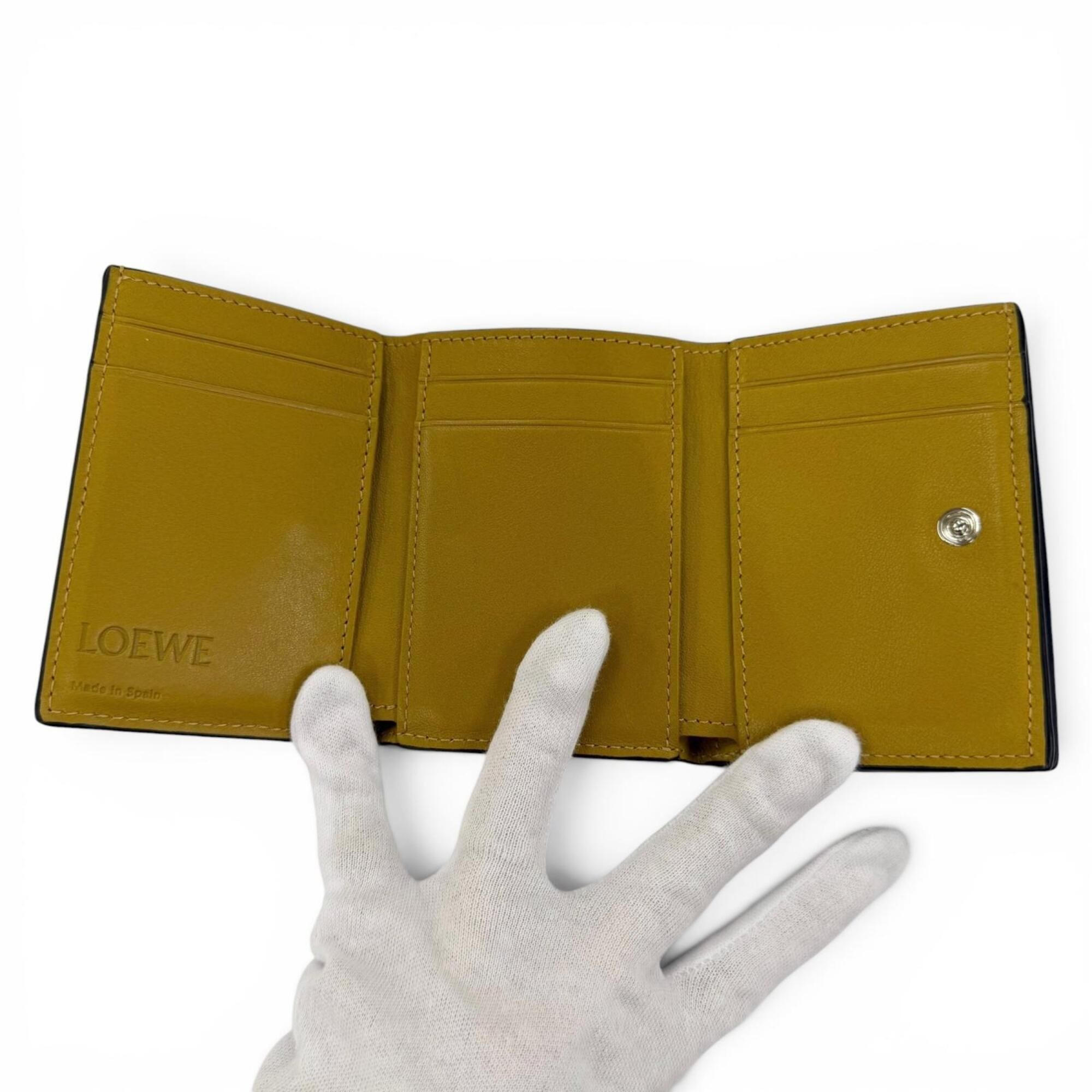 Leather Wallet (Tri-Fold) (Pre-Owned) - Loewe - Modalova