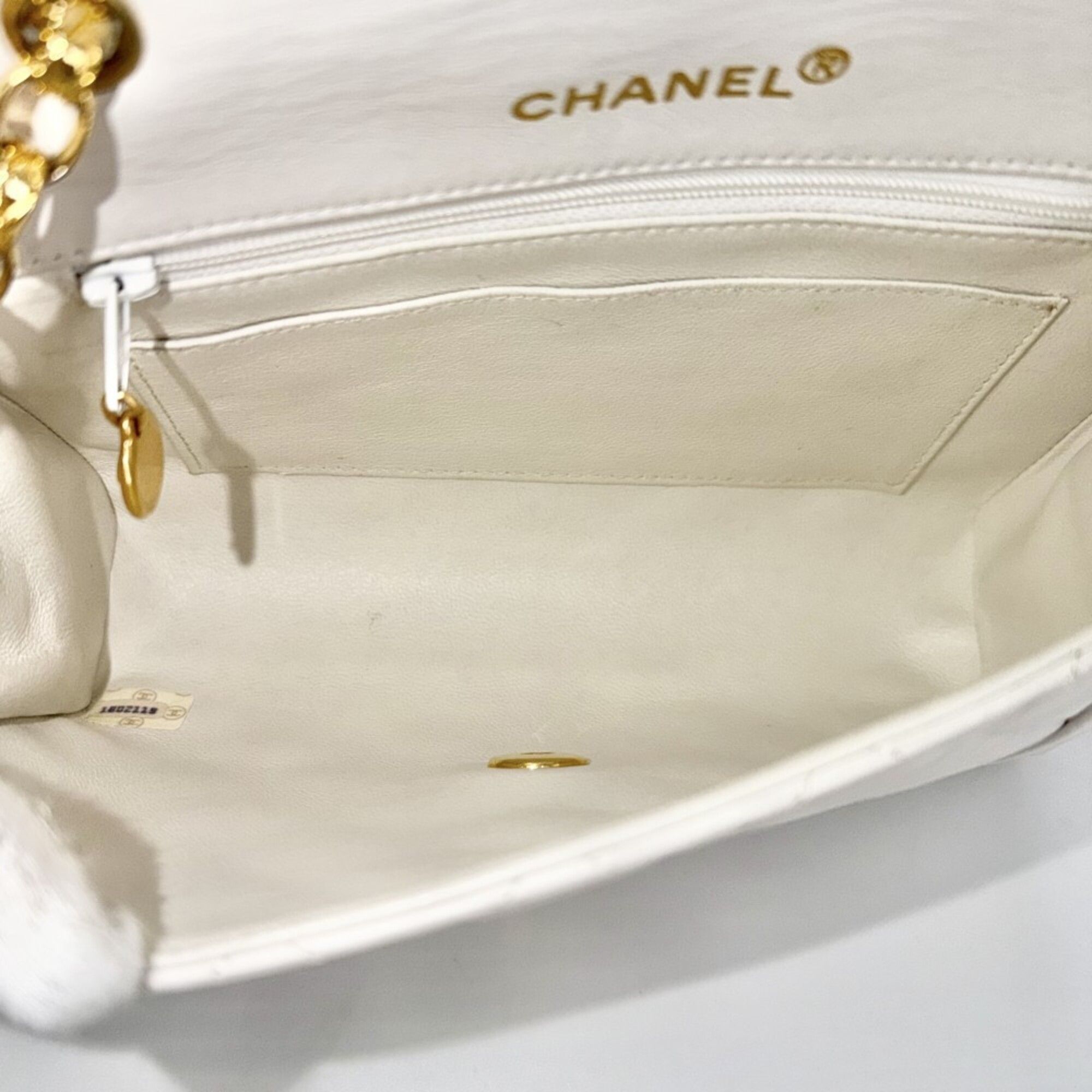 Leather Shoulder Bag (Pre-Owned) - Chanel - Modalova