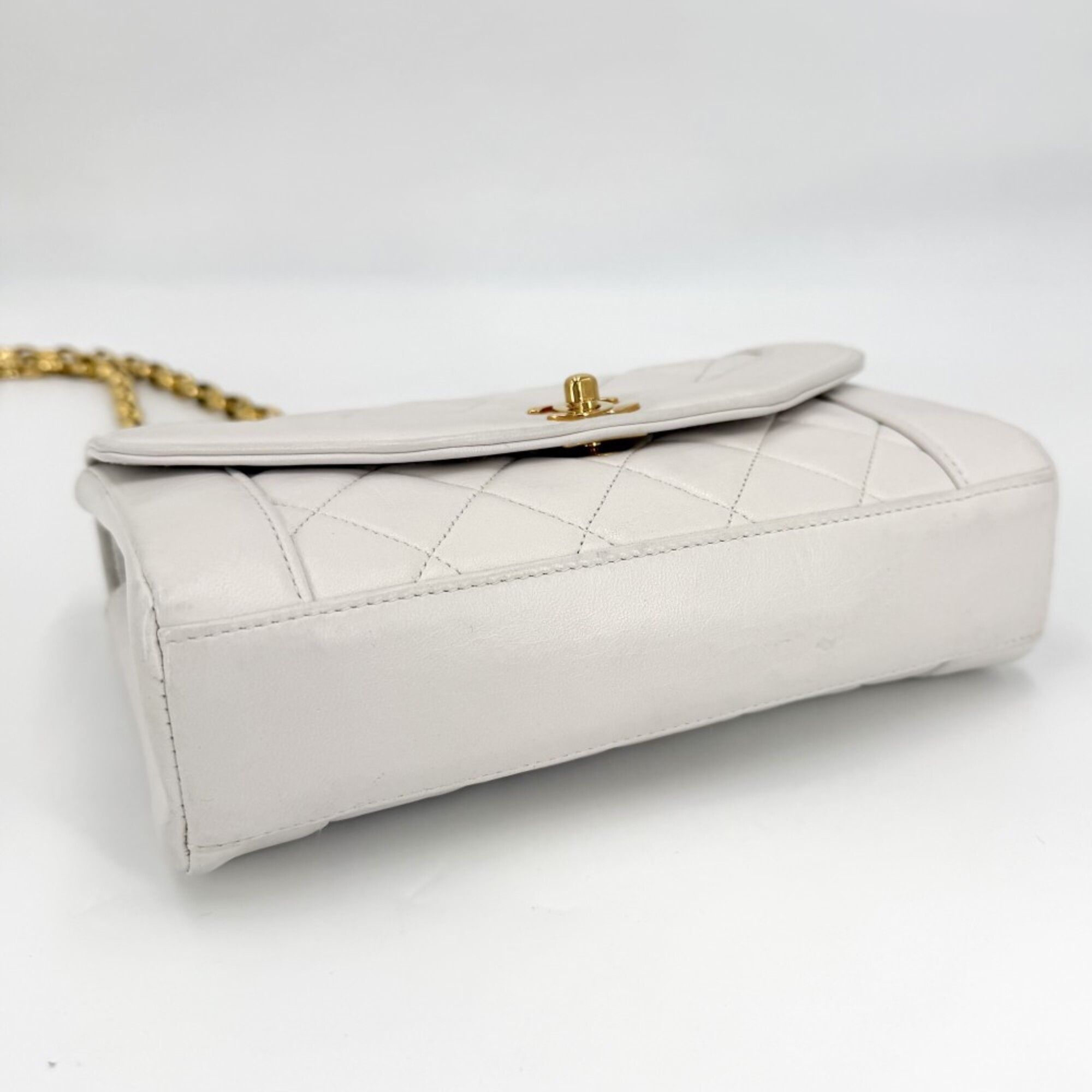 Leather Shoulder Bag (Pre-Owned) - Chanel - Modalova