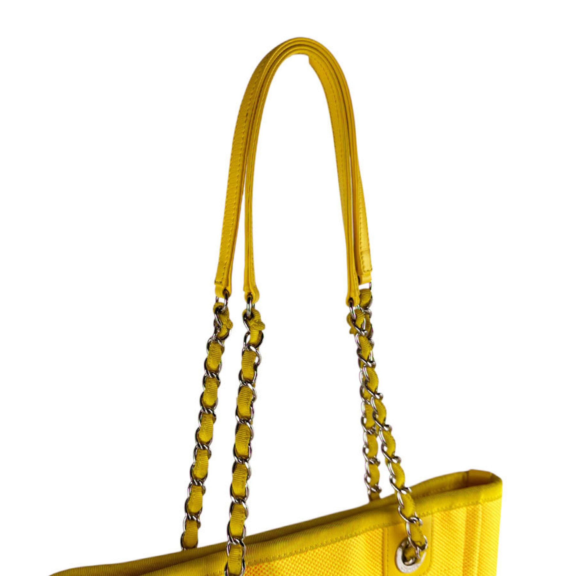 Canvas Handbag (Pre-Owned) - Chanel - Modalova