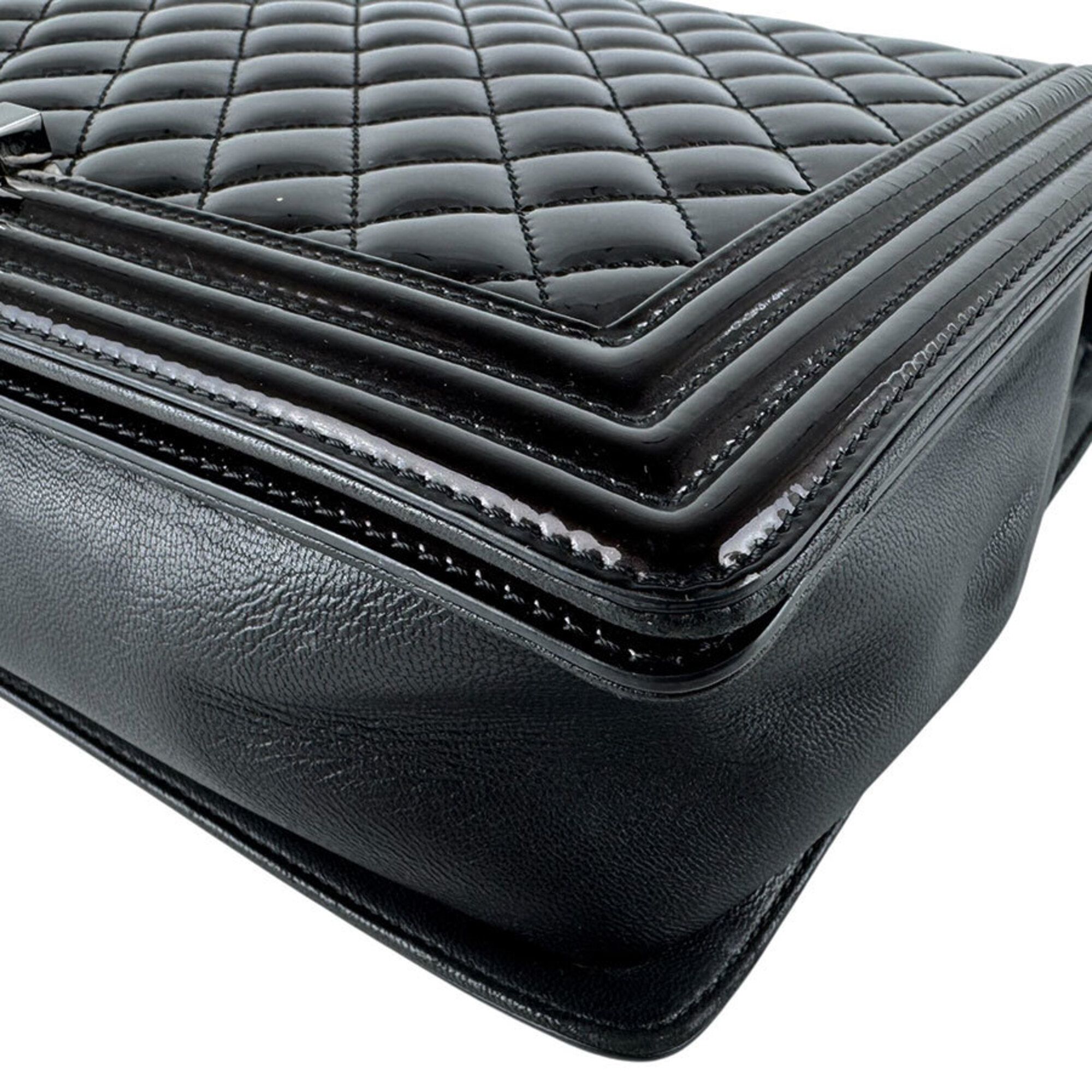 Patent Leather Shoulder Bag (Pre-Owned) - Chanel - Modalova