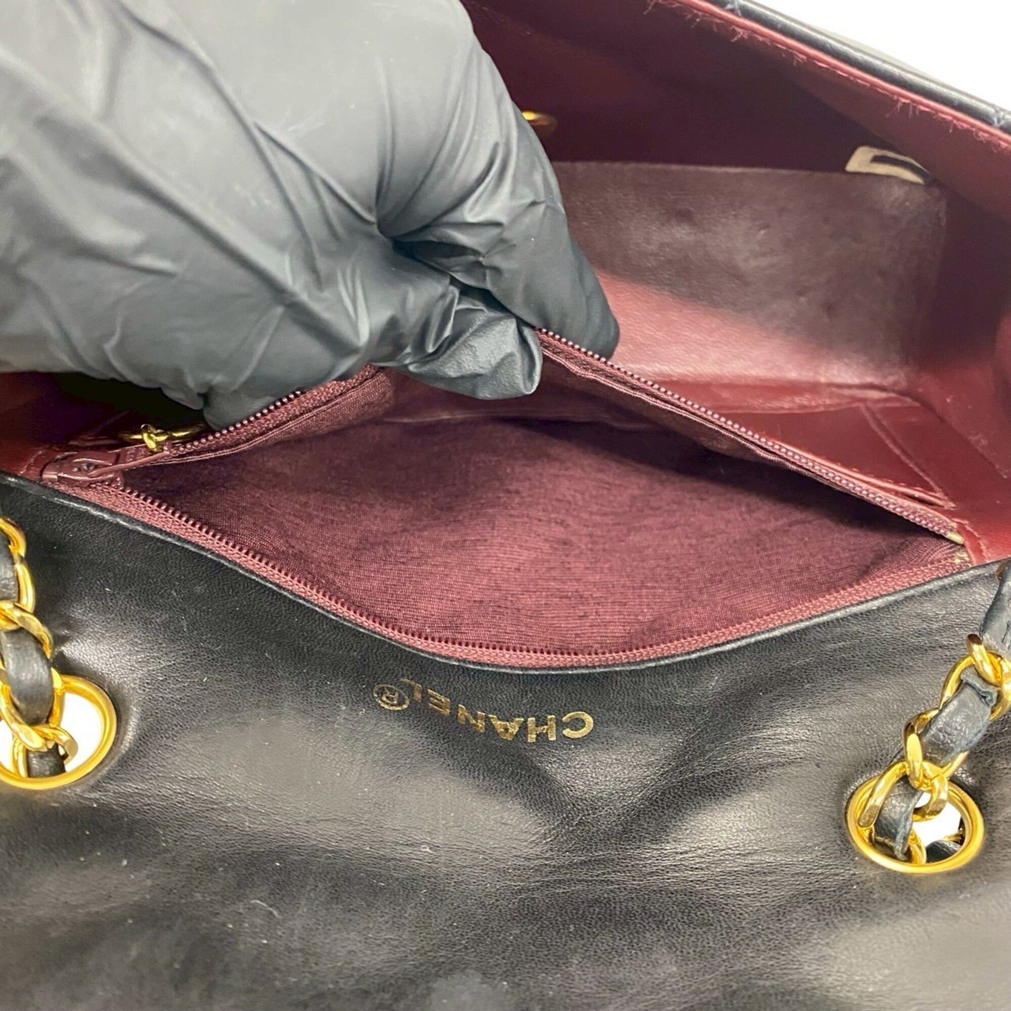 Leather Shoulder Bag (Pre-Owned) - Chanel - Modalova
