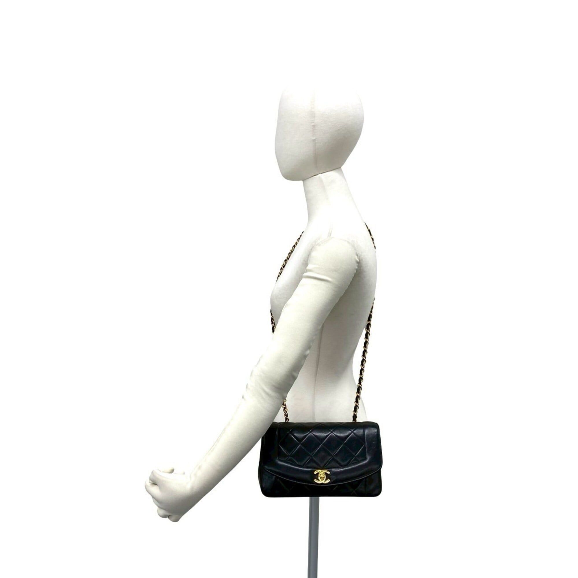 Leather Shoulder Bag (Pre-Owned) - Chanel - Modalova