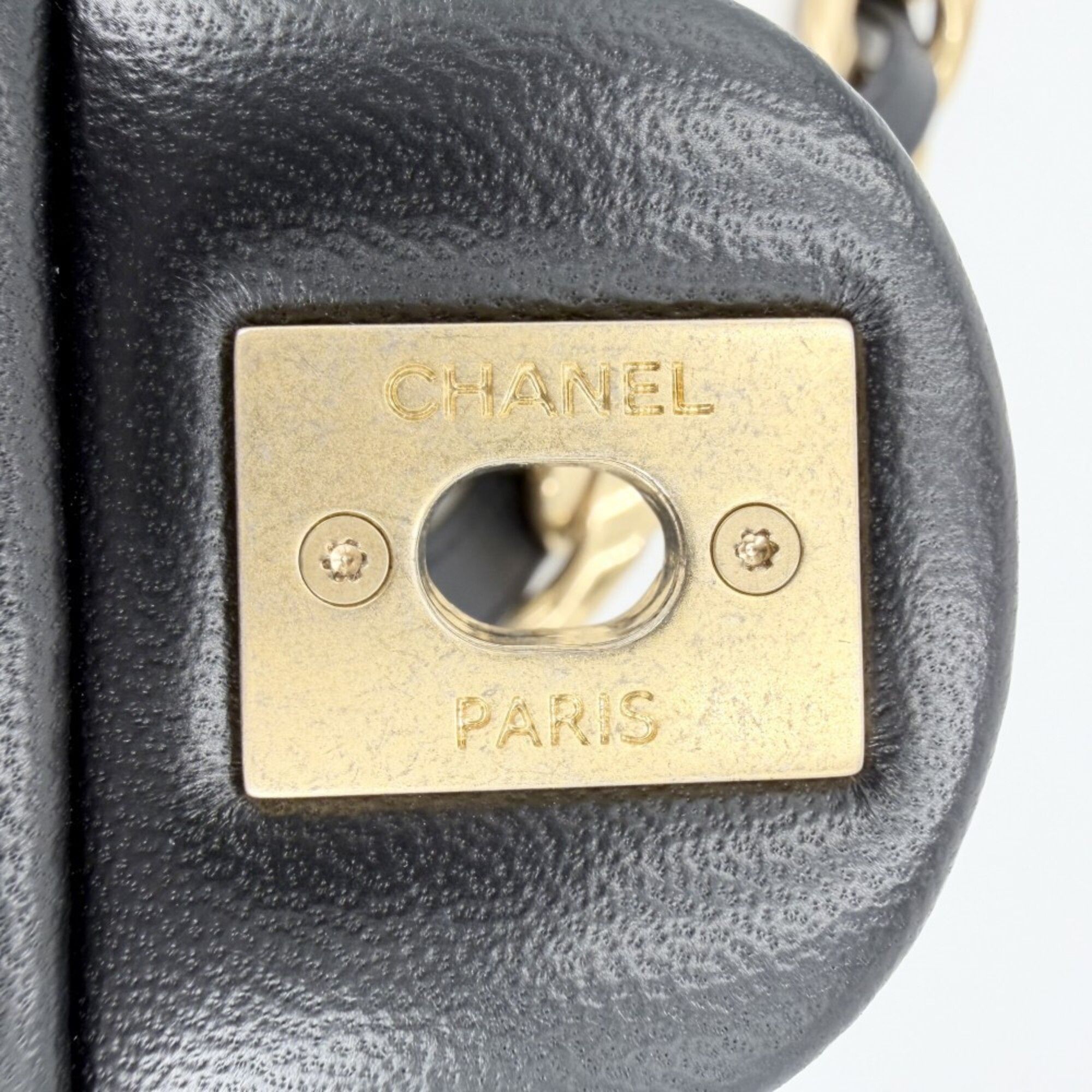 Matelasse Leather Shoulder Bag (Pre-Owned) - Chanel - Modalova