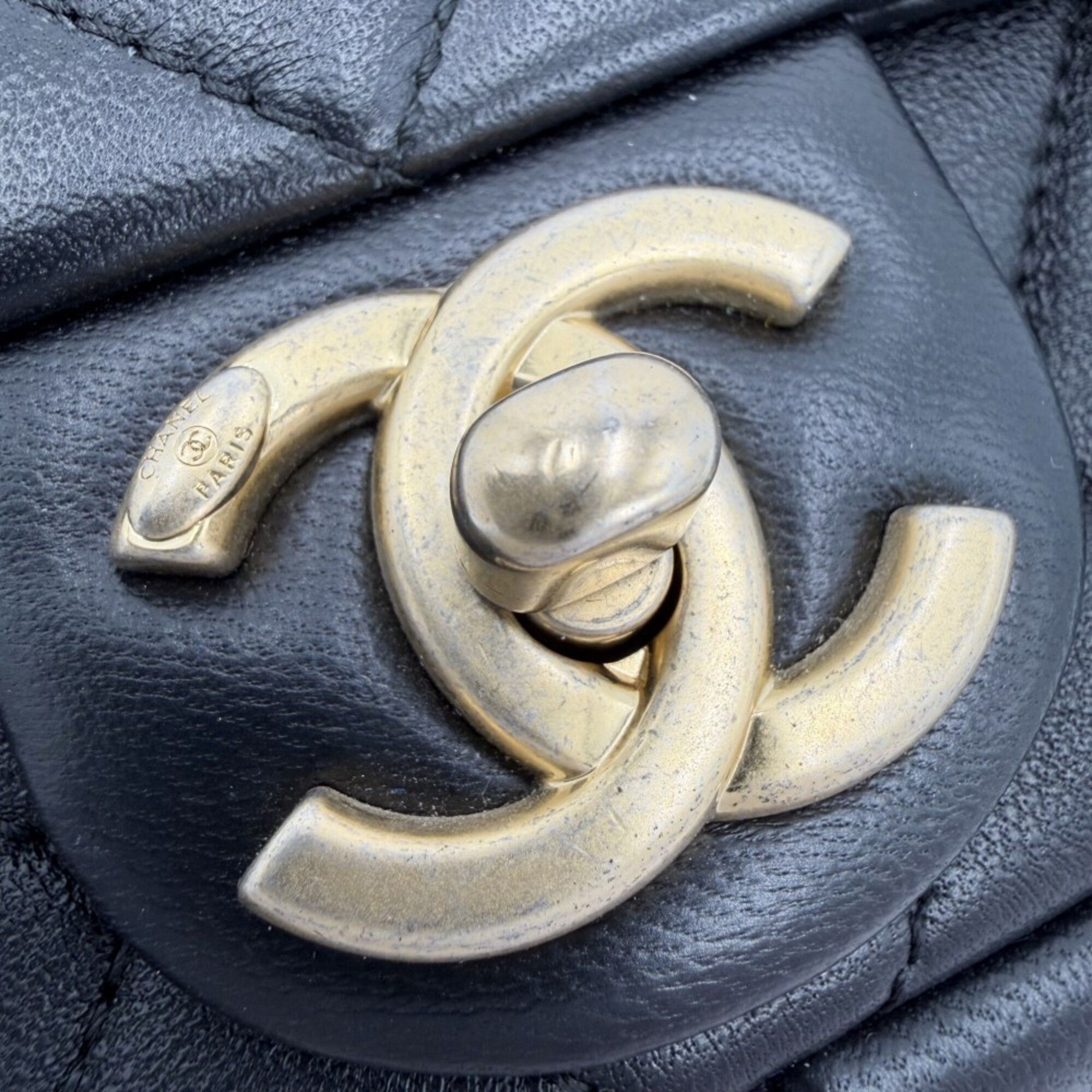 Matelasse Leather Shoulder Bag (Pre-Owned) - Chanel - Modalova