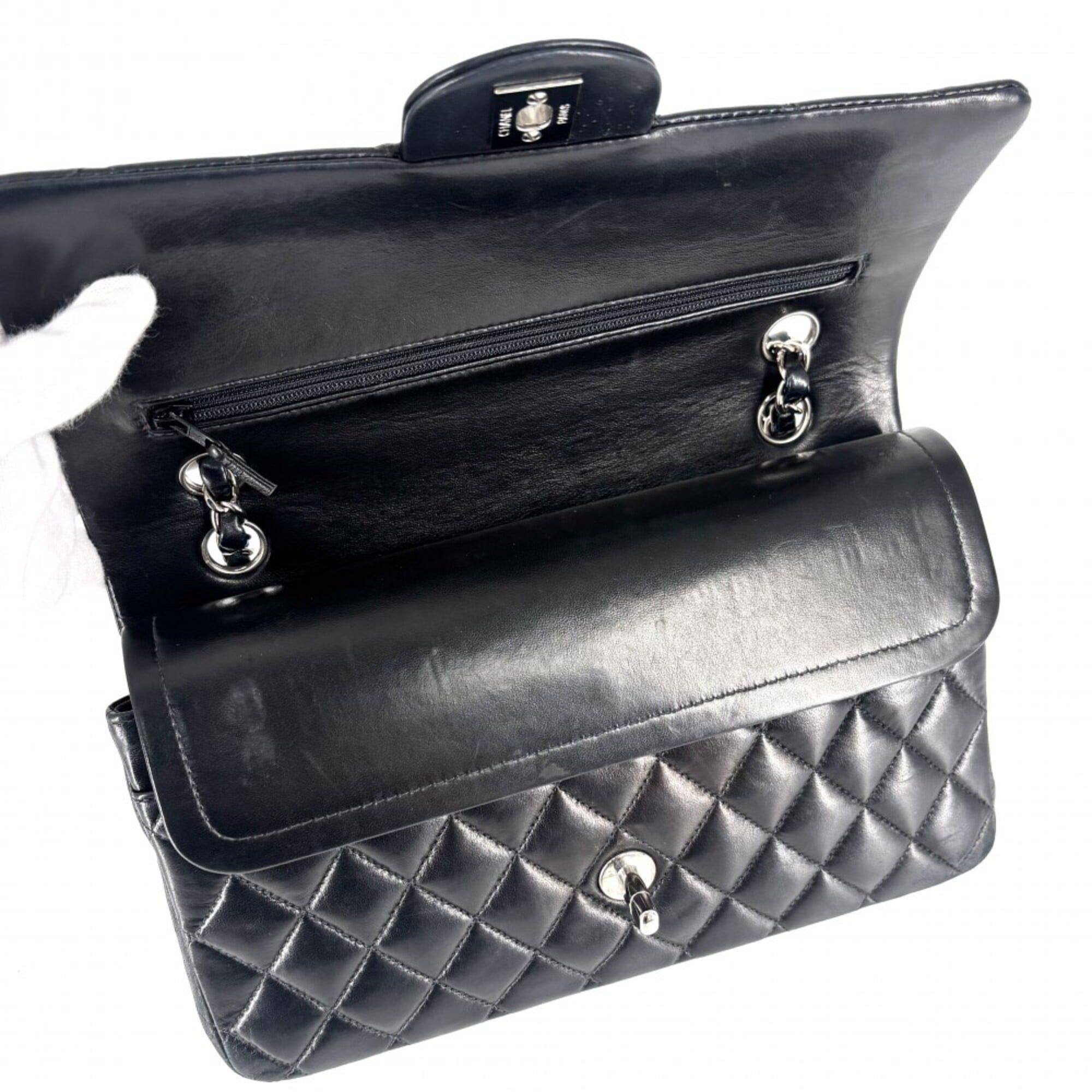 Leather Shoulder Bag (Pre-Owned) - Chanel - Modalova