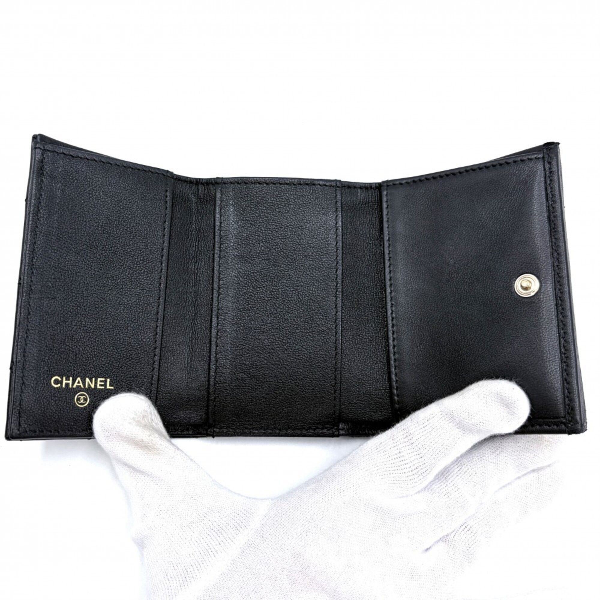 Rhinestone Leather Artificial Pearl Wallet (Tri-Fold) (Pre-Owned) - Chanel - Modalova