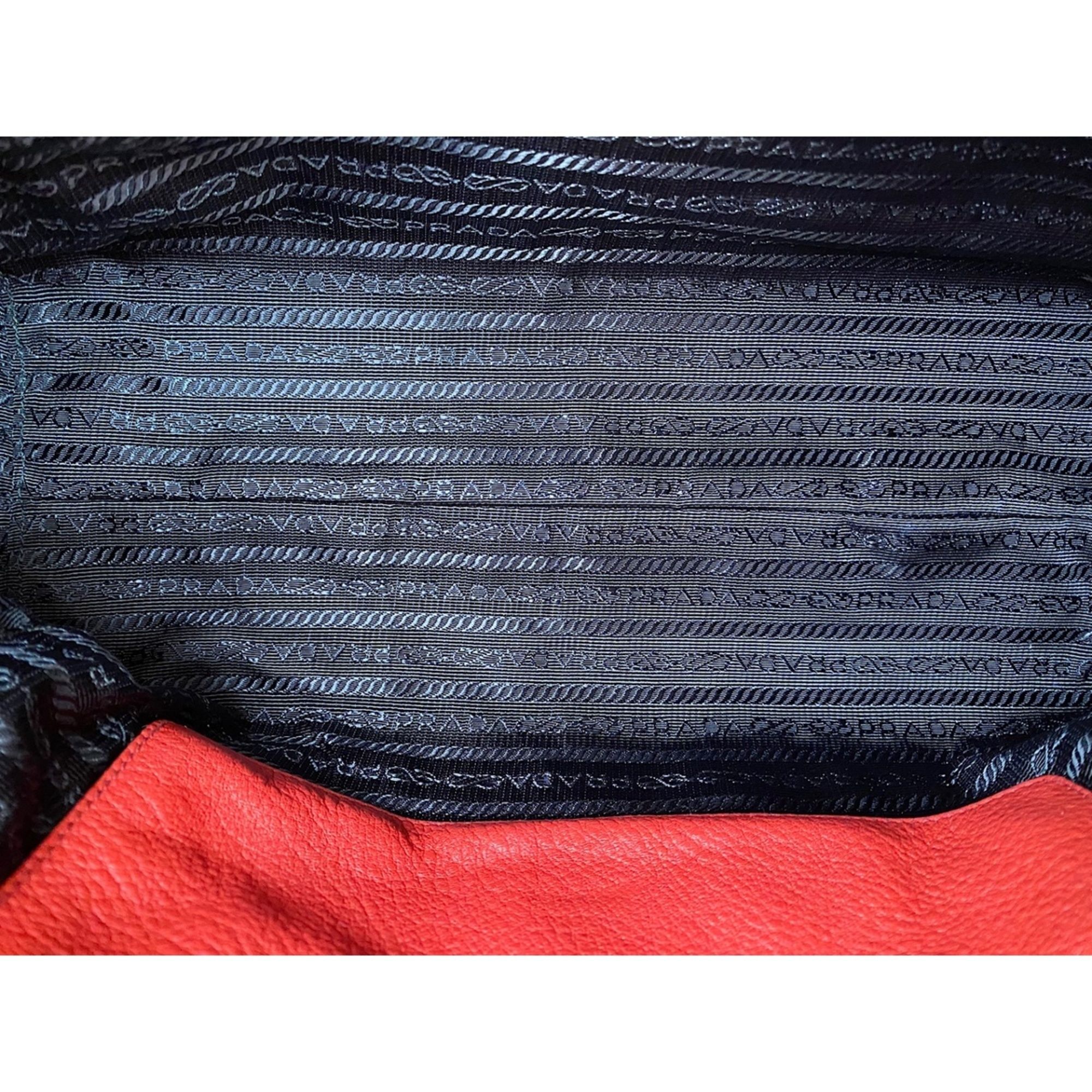 Prada Red Color Handbag (Pre-Owned) - Prada - Modalova