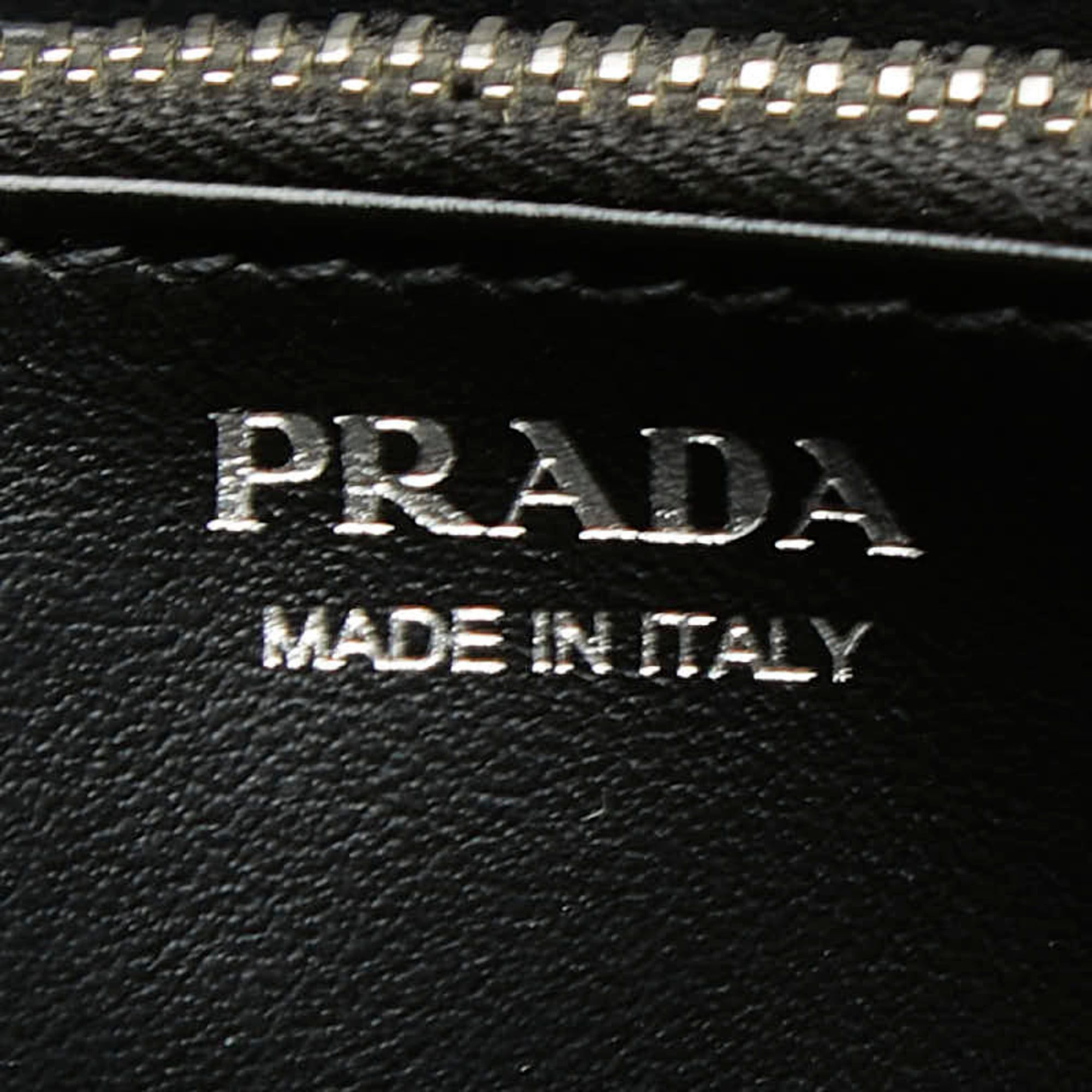 Leather Long Wallet (Bi-Fold) (Pre-Owned) - Prada - Modalova