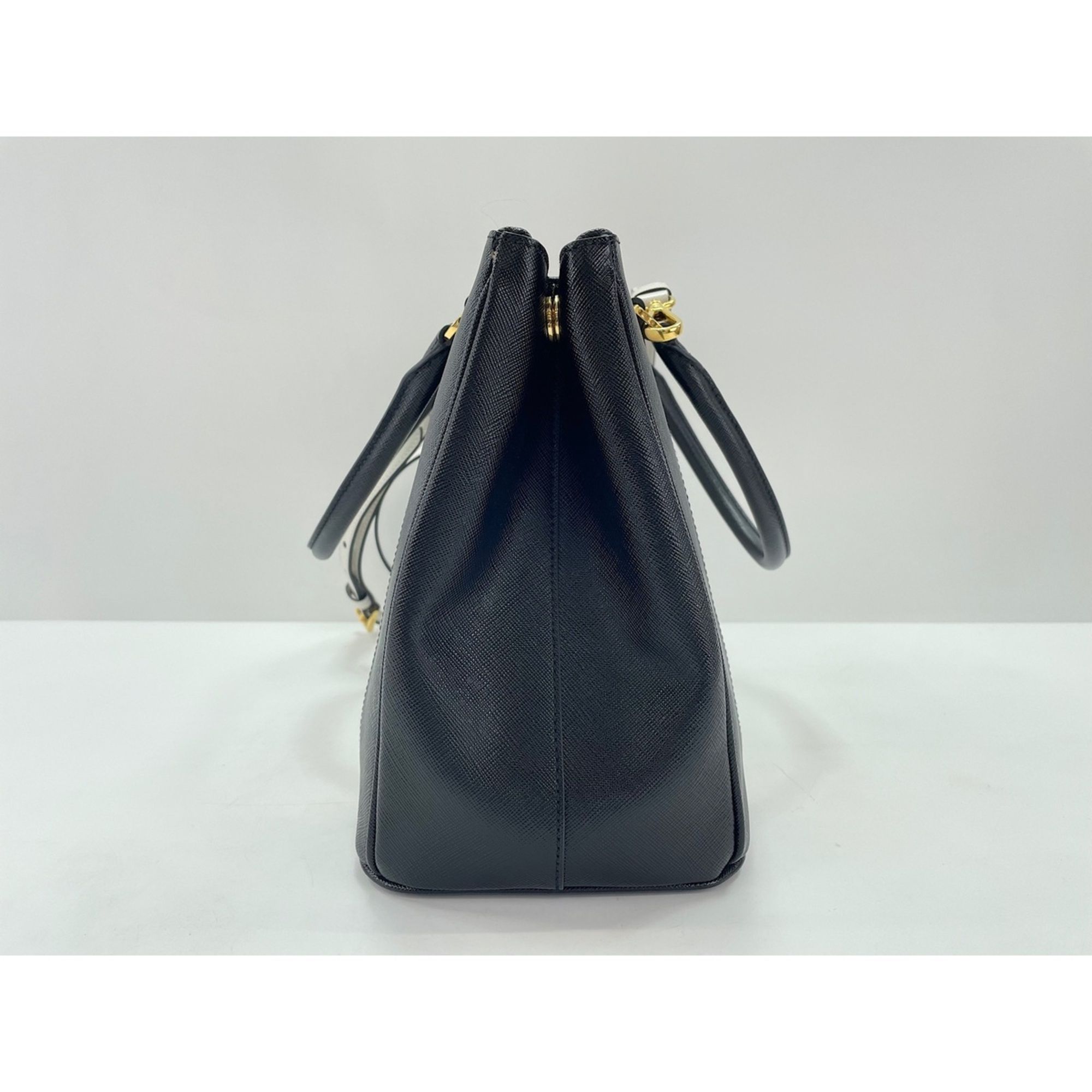Leather Handbag (Pre-Owned) - Prada - Modalova