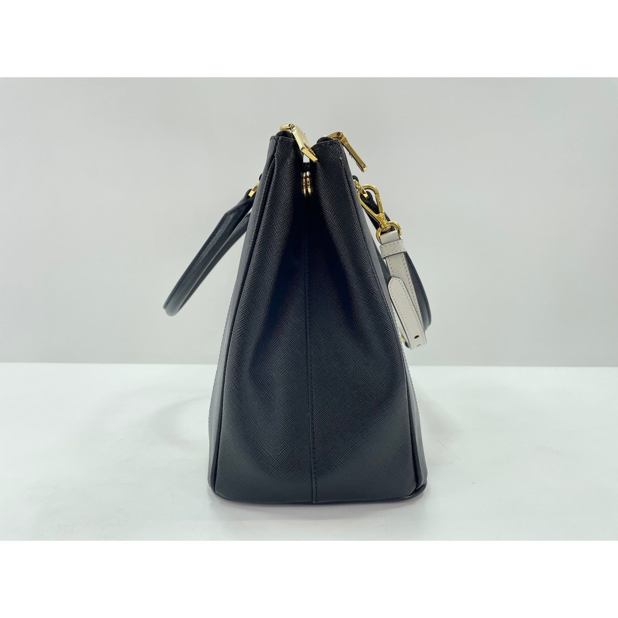 Leather Handbag (Pre-Owned) - Prada - Modalova