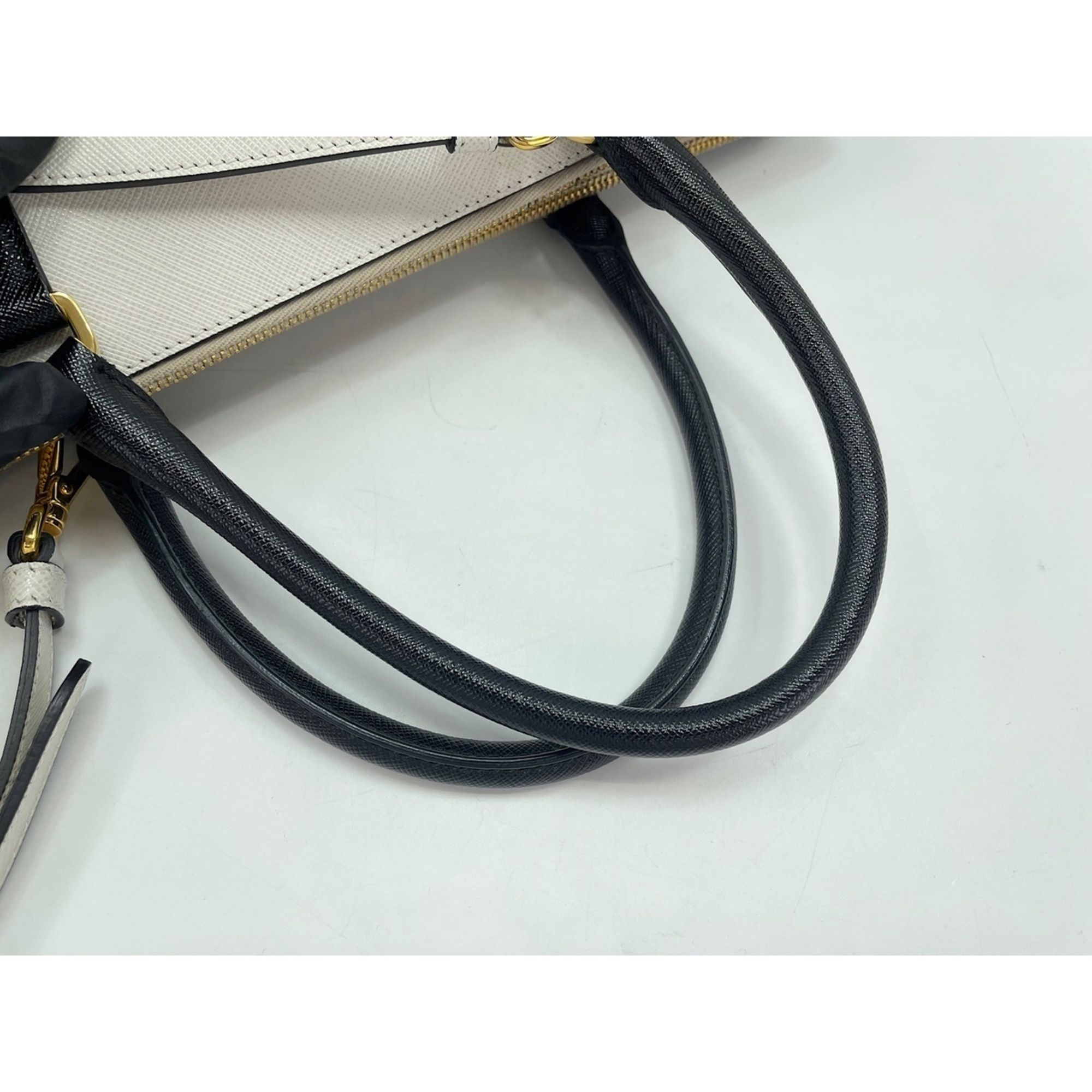 Leather Handbag (Pre-Owned) - Prada - Modalova