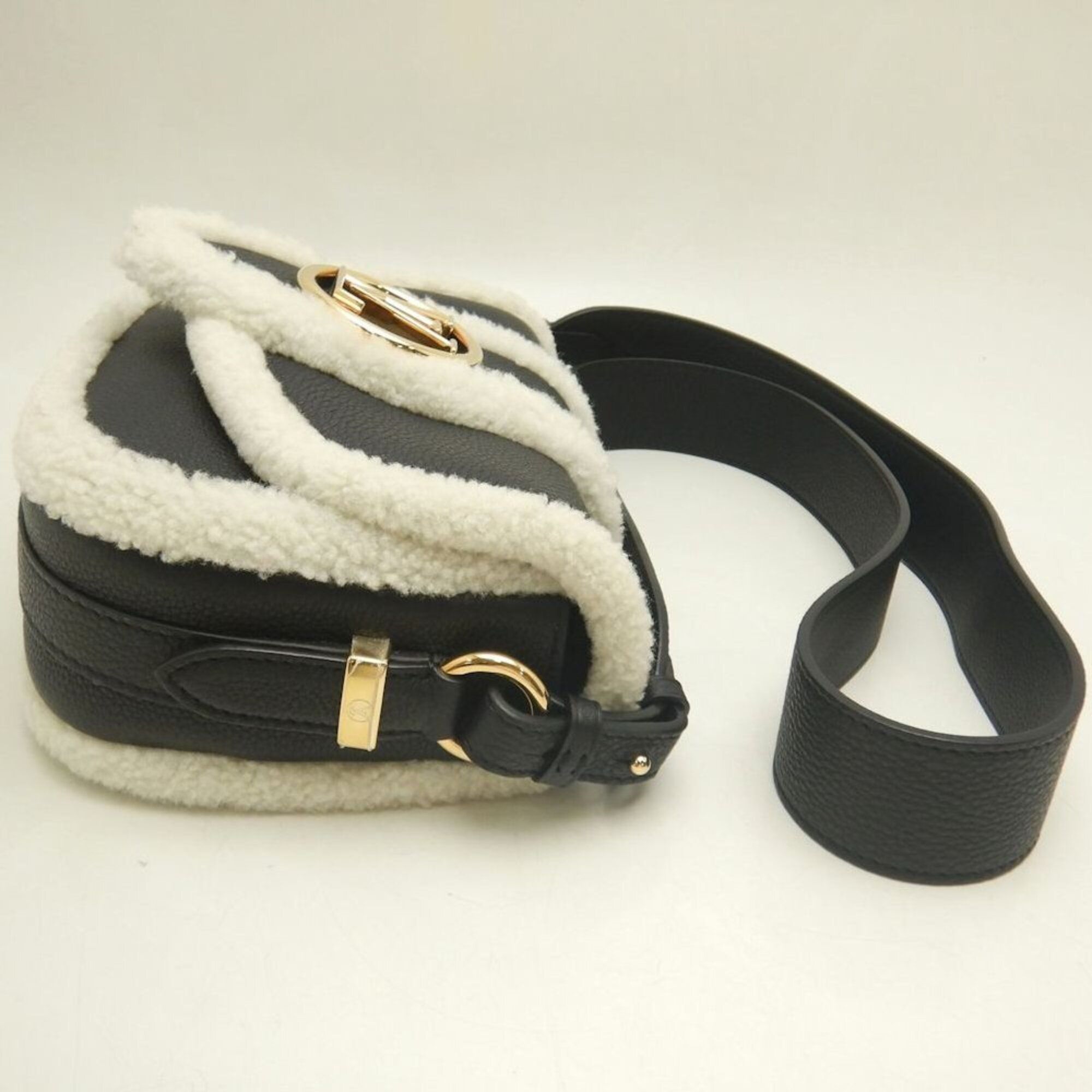 Wool Leather Shoulder Bag (Pre-Owned) - Louis Vuitton - Modalova