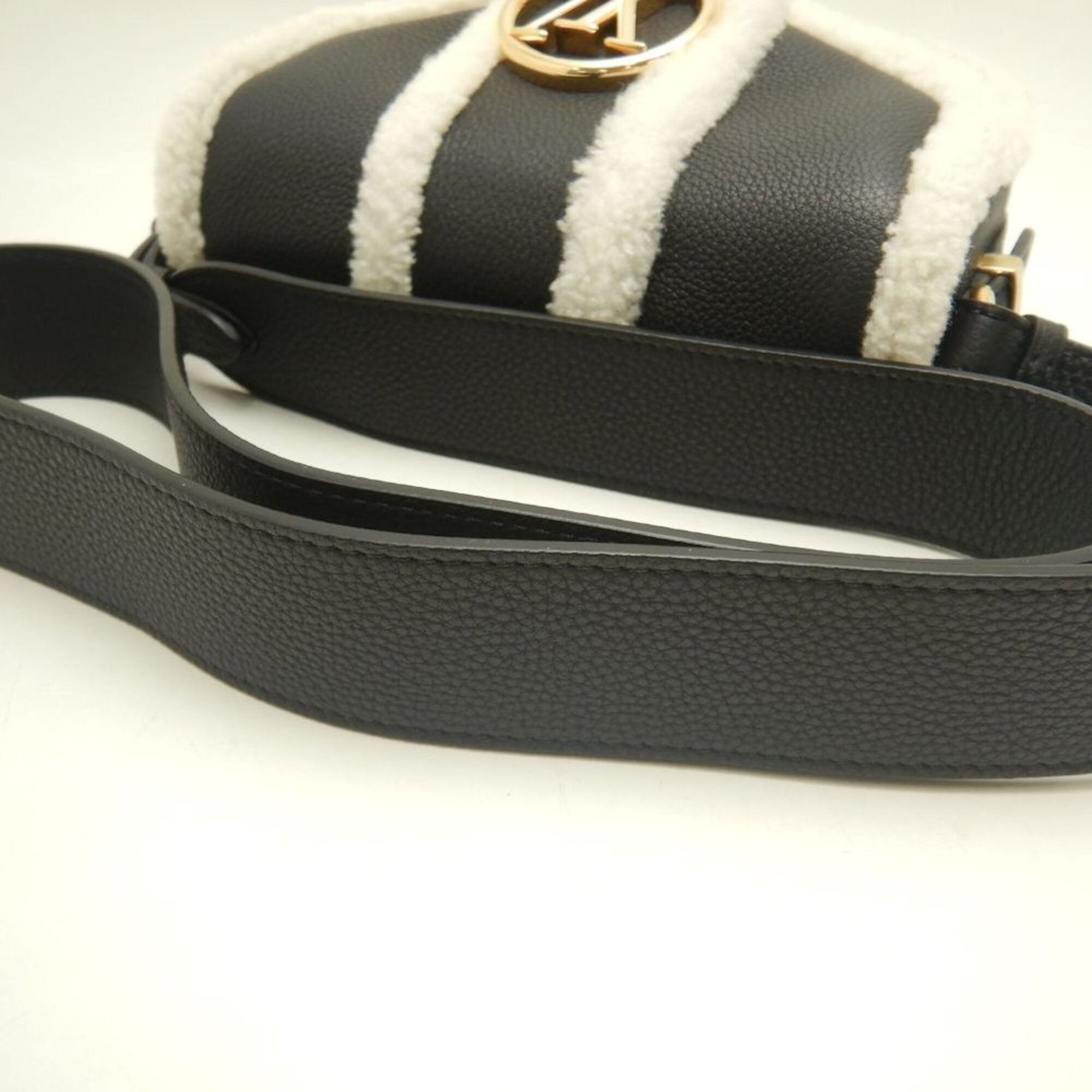 Wool Leather Shoulder Bag (Pre-Owned) - Louis Vuitton - Modalova