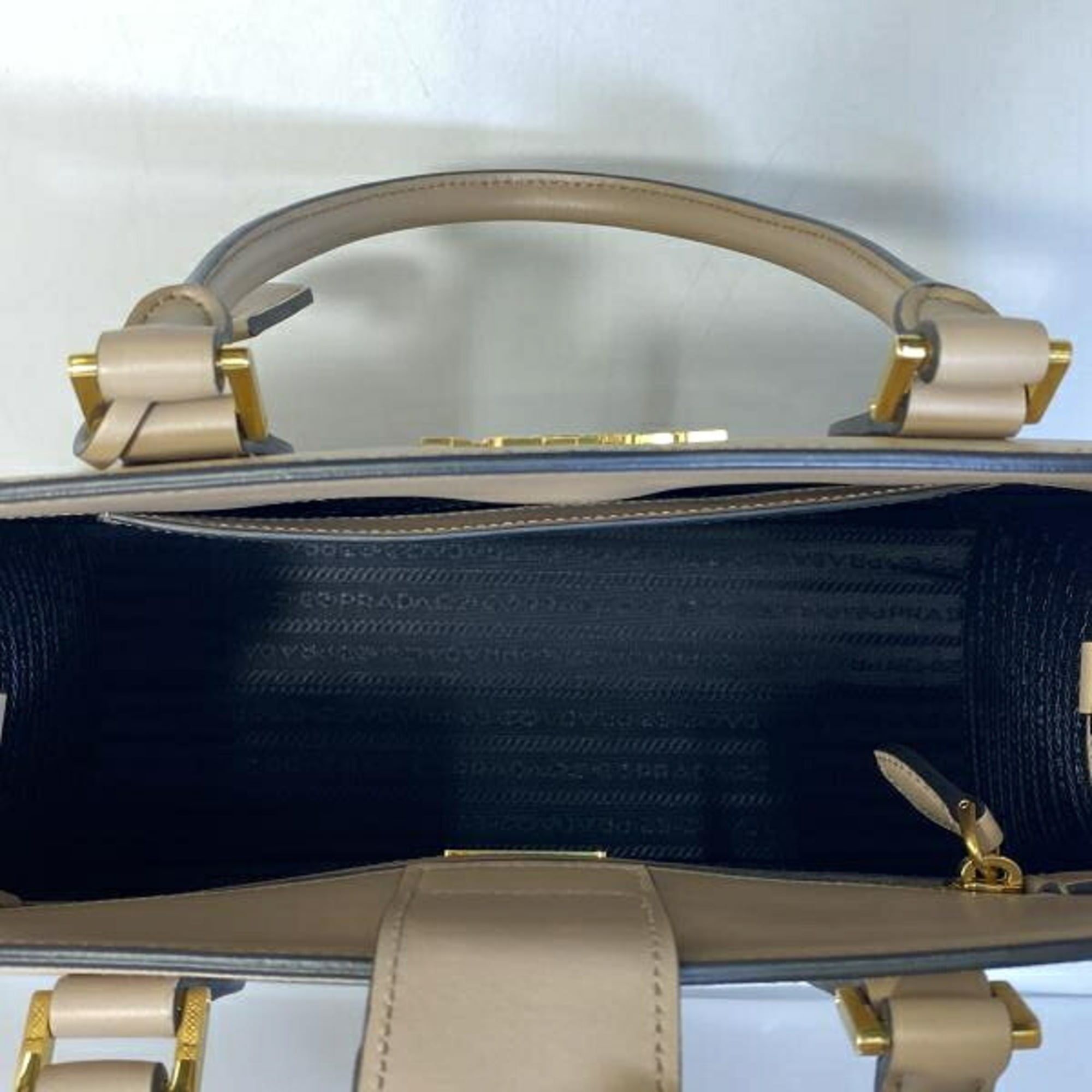 Prada Beige Tote Bag (Pre-Owned) - Prada - Modalova