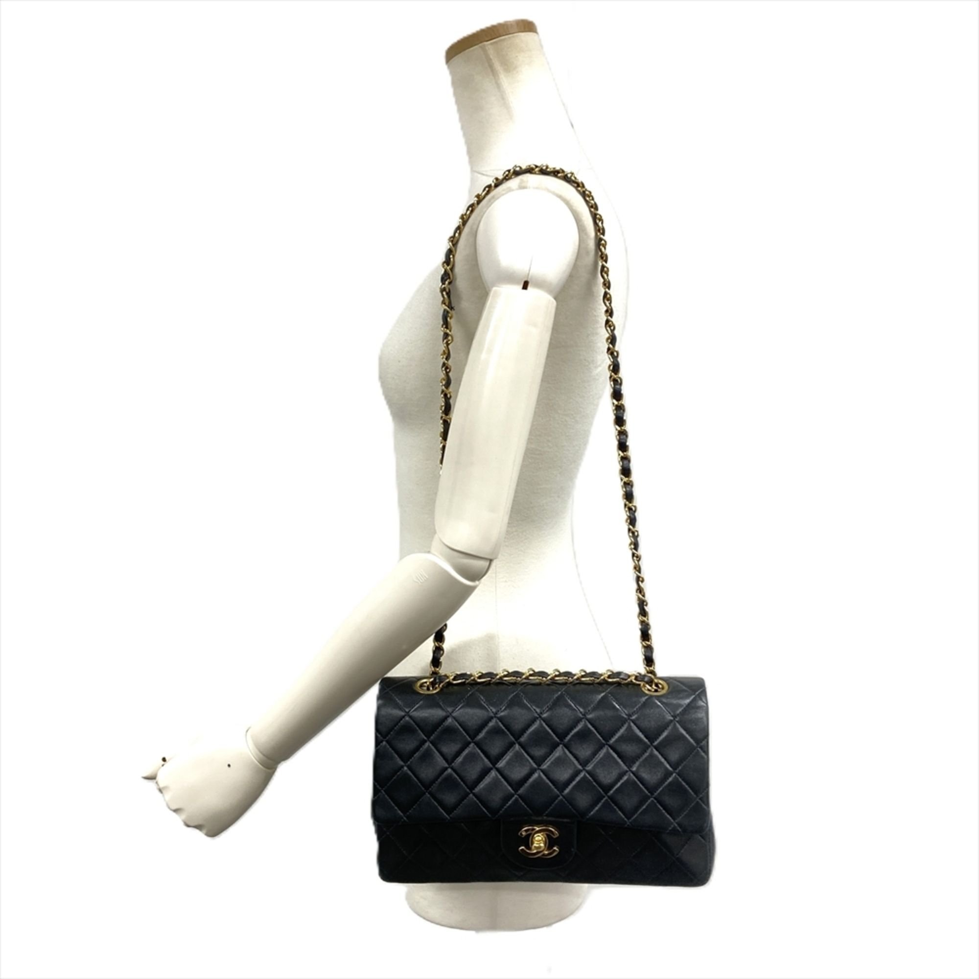 Chanel Black Handbag (Pre-Owned) - Chanel - Modalova