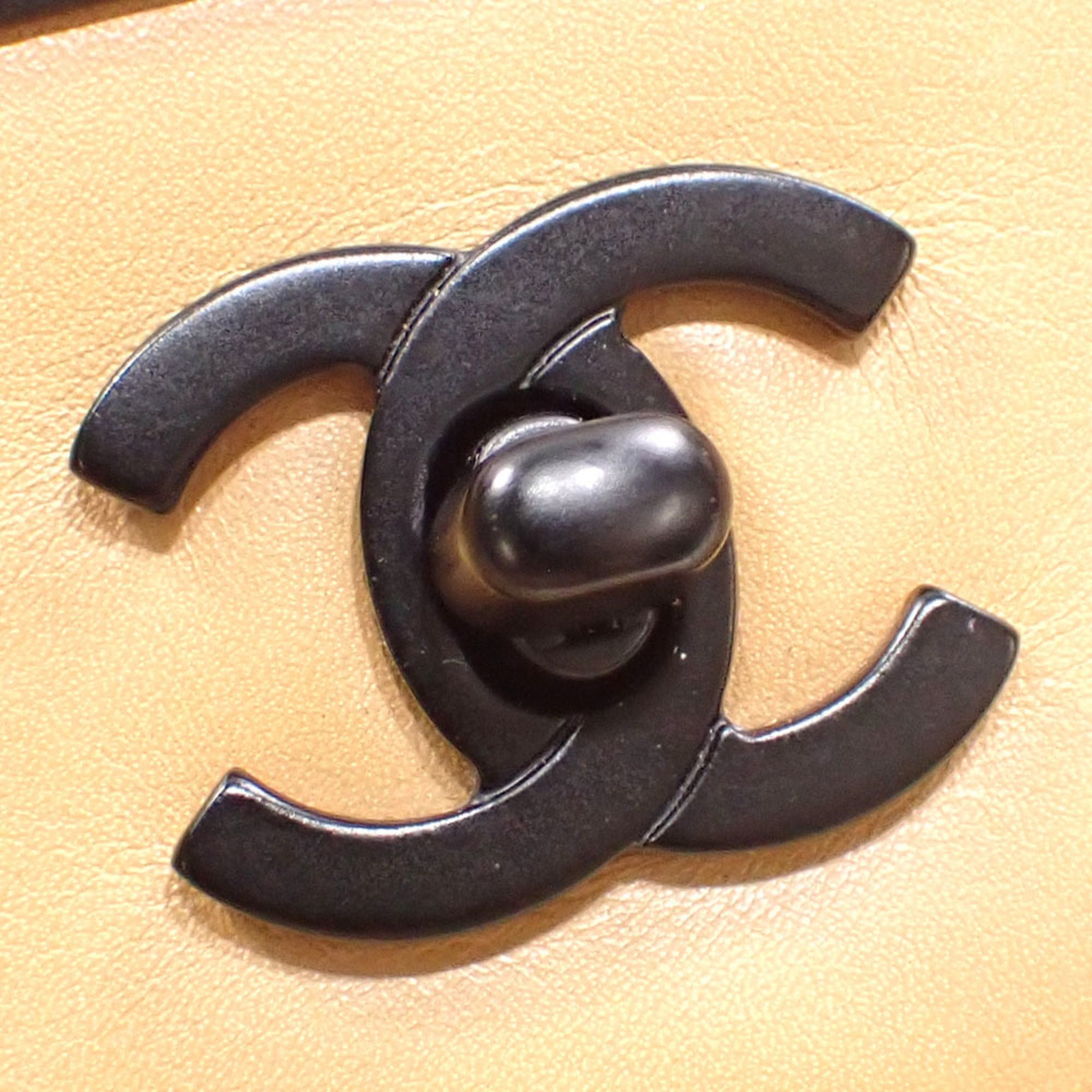 Leather Shoulder Bag (Pre-Owned) - Chanel - Modalova