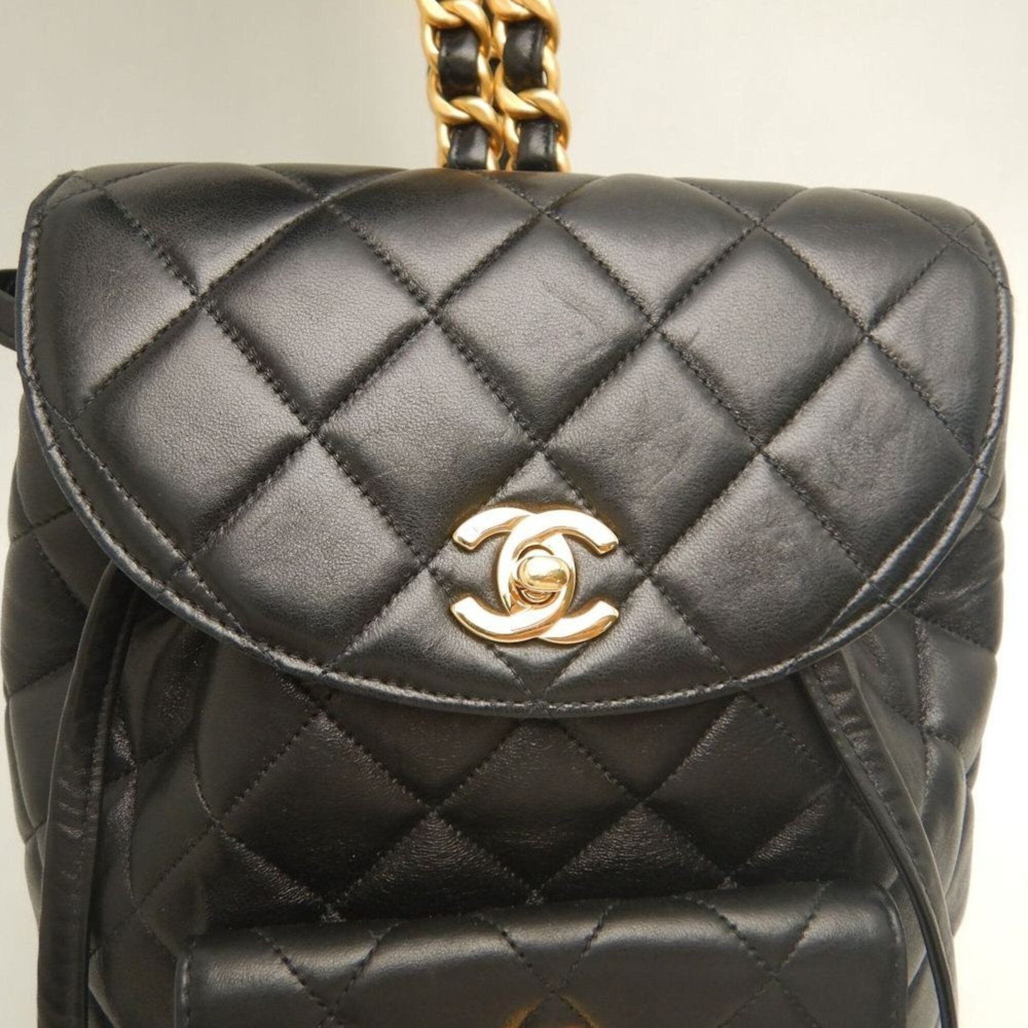 Matelasse Leather Backpack (Pre-Owned) - Chanel - Modalova