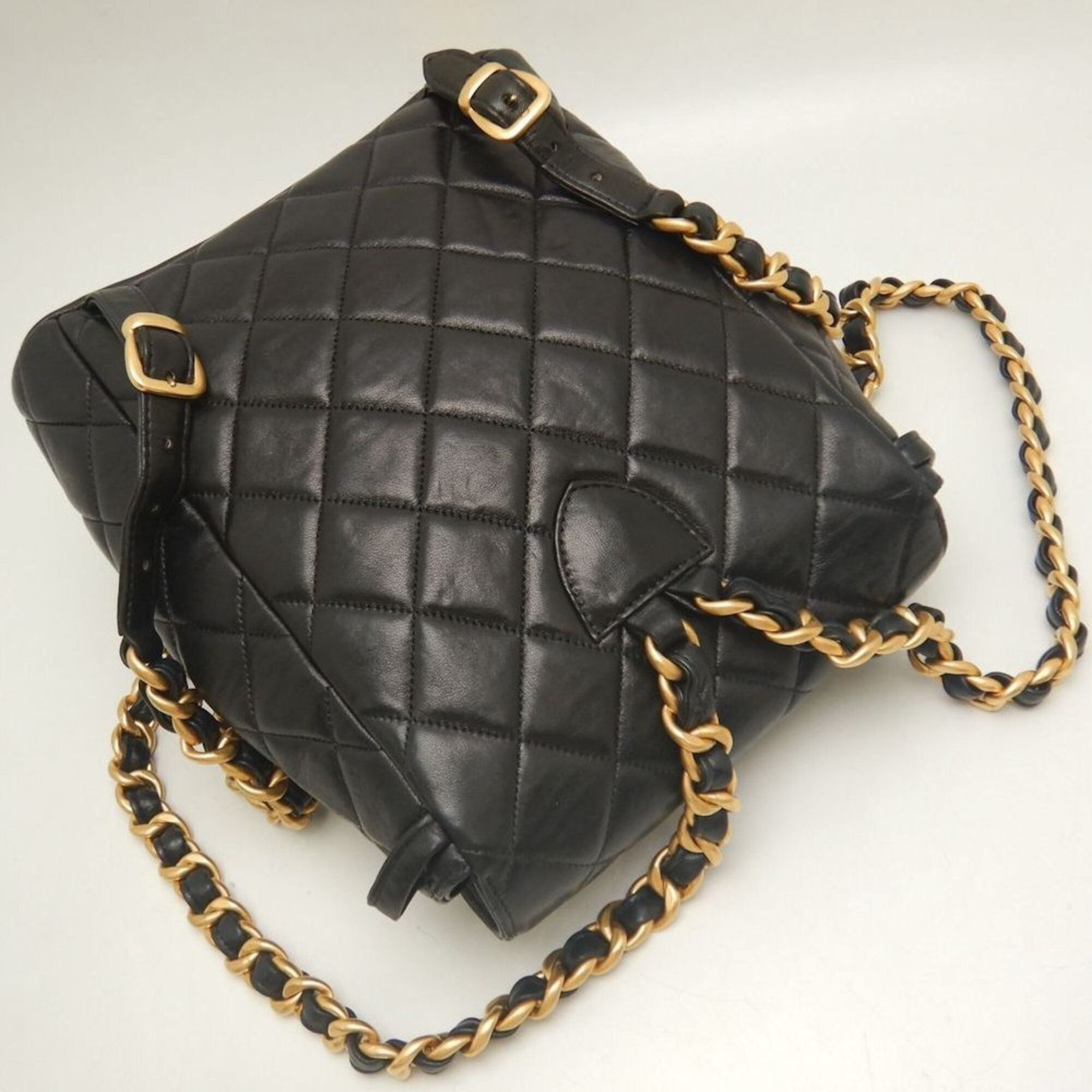 Matelasse Leather Backpack (Pre-Owned) - Chanel - Modalova