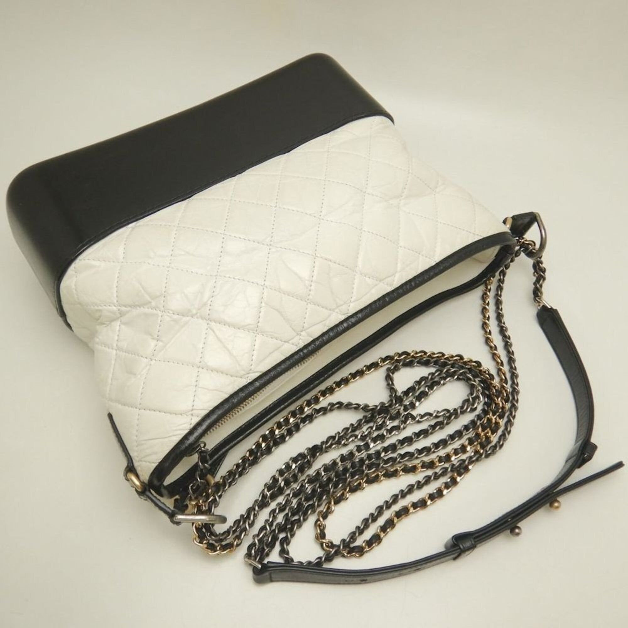 Leather Shoulder Bag (Pre-Owned) - Chanel - Modalova