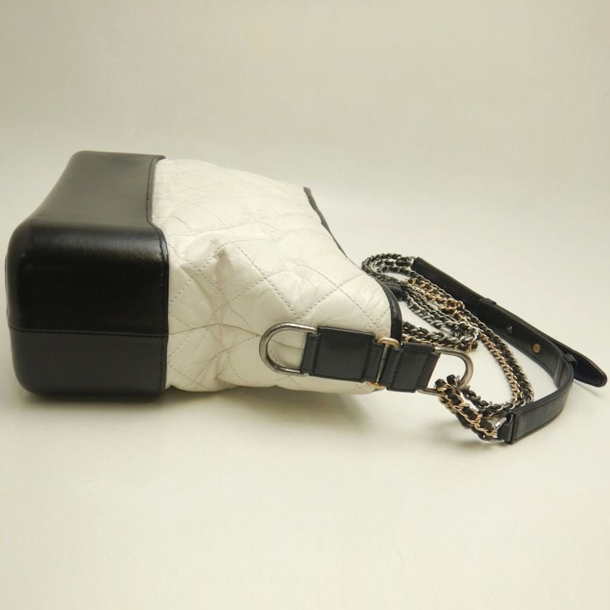 Leather Shoulder Bag (Pre-Owned) - Chanel - Modalova