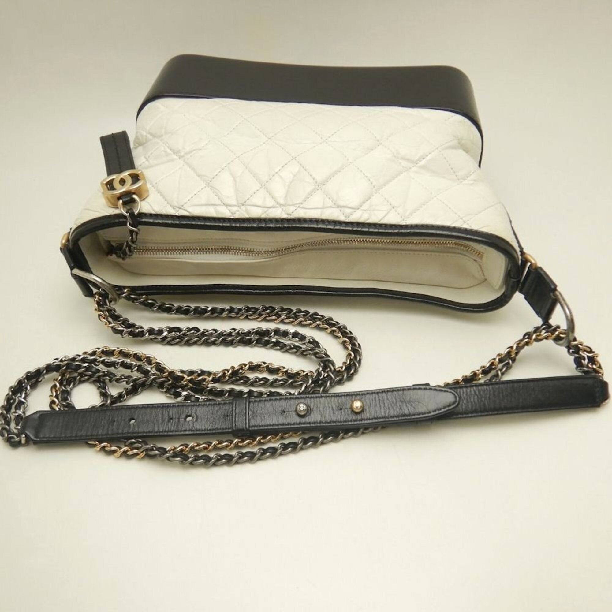 Leather Shoulder Bag (Pre-Owned) - Chanel - Modalova
