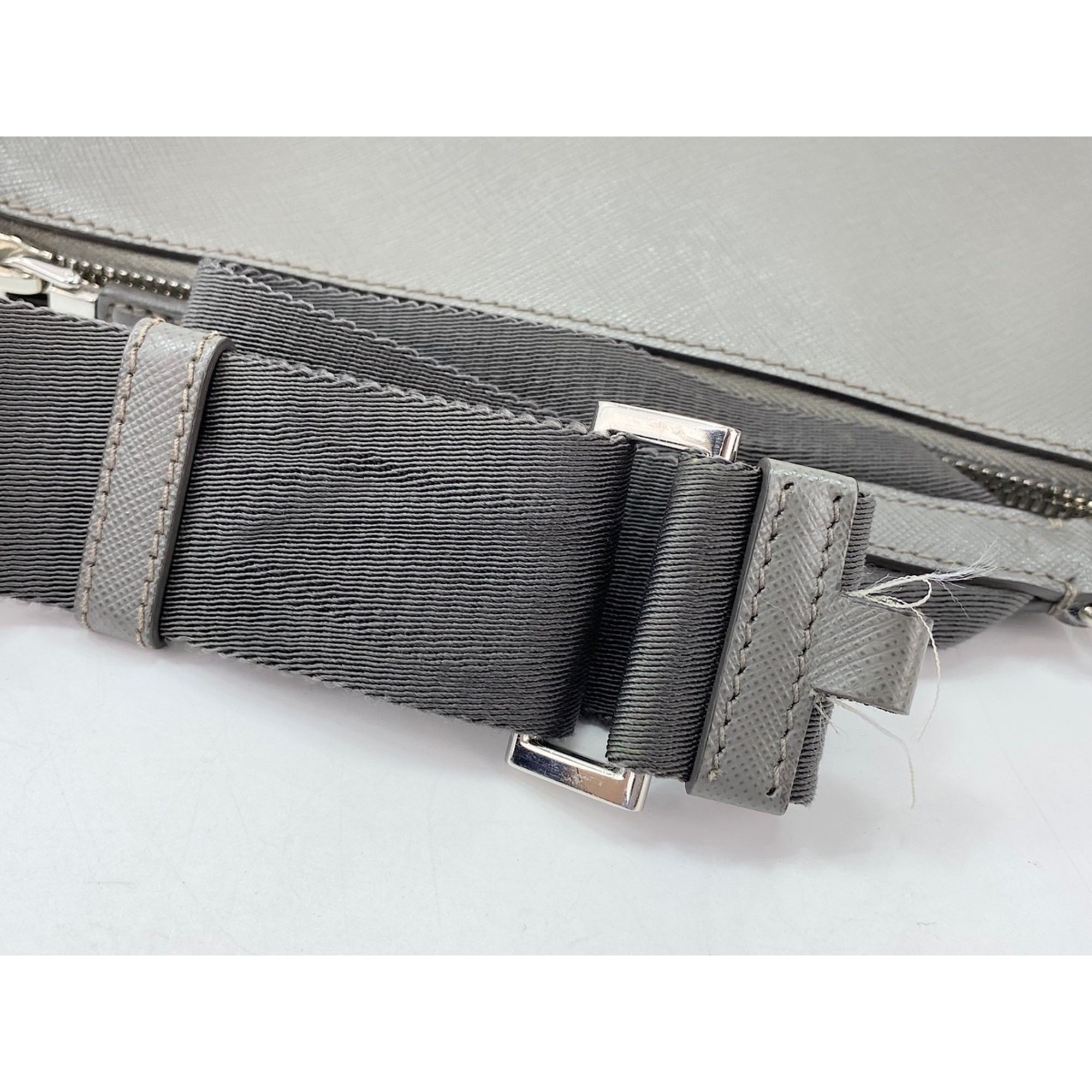 Prada Gray Shoulder Bag (Pre-Owned) - Prada - Modalova