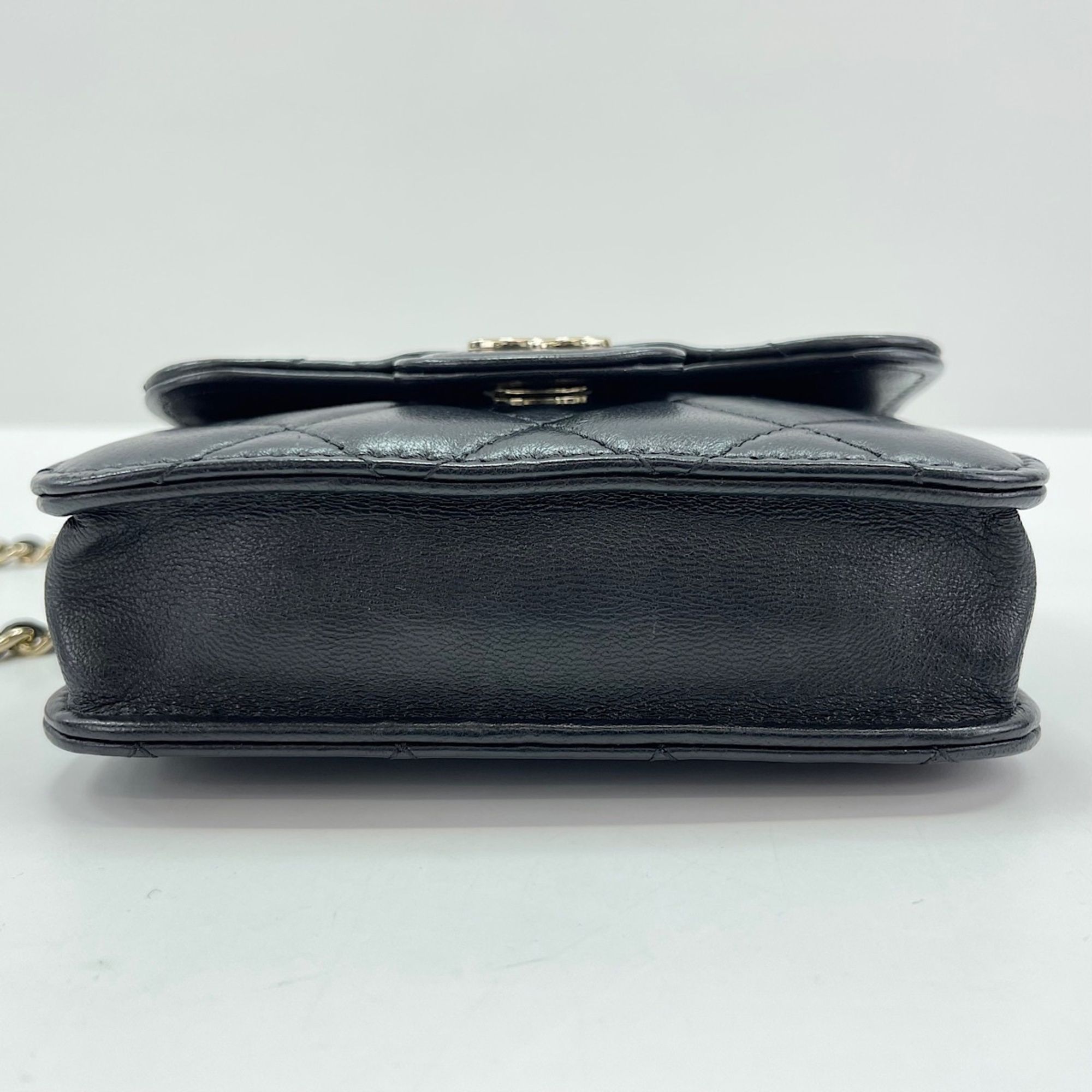 Leather Shoulder Bag (Pre-Owned) - Chanel - Modalova