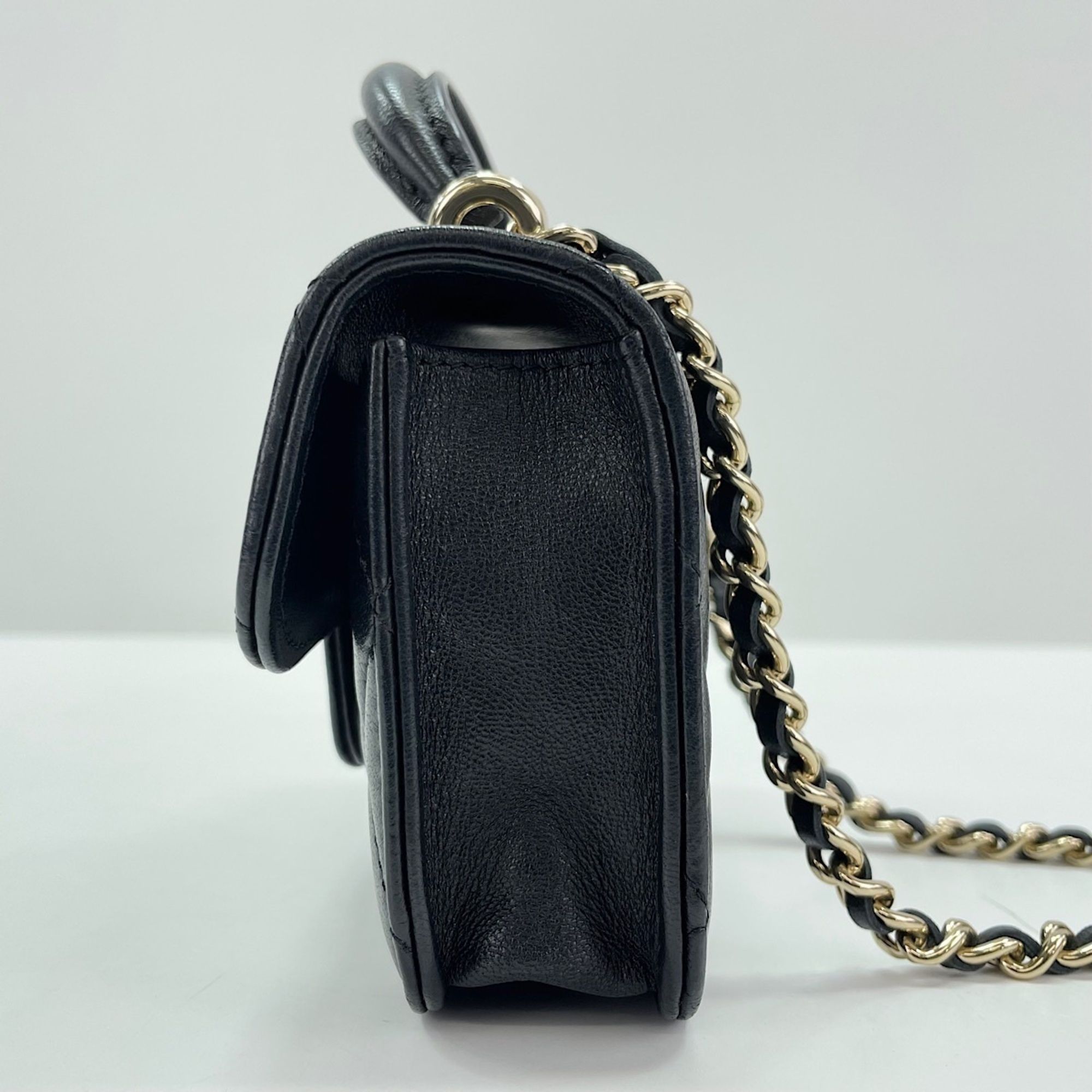 Leather Shoulder Bag (Pre-Owned) - Chanel - Modalova
