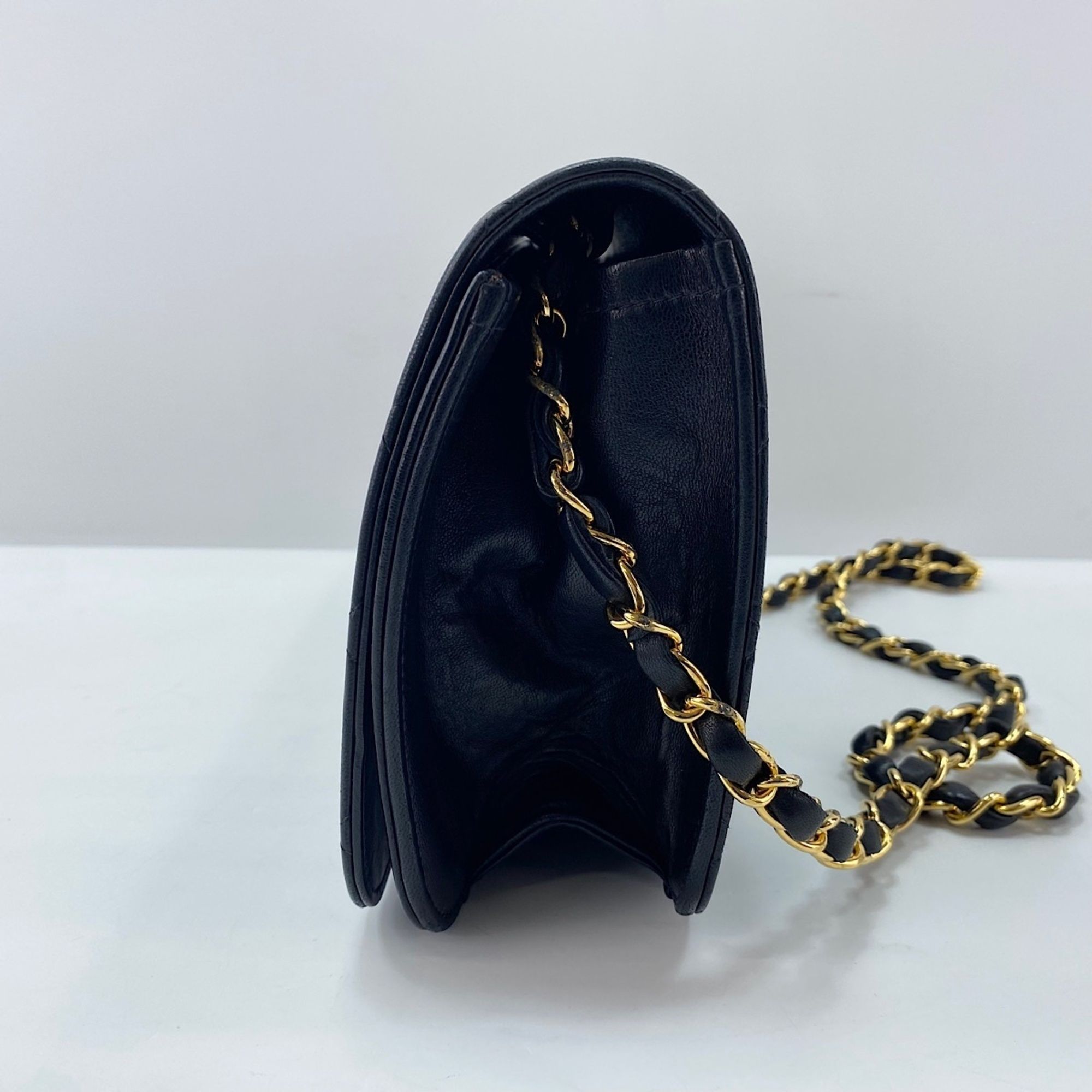 Leather Shoulder Bag (Pre-Owned) - Chanel - Modalova