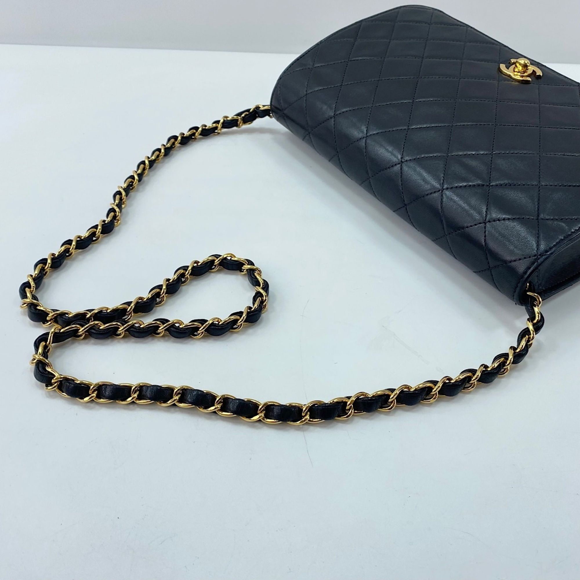 Leather Shoulder Bag (Pre-Owned) - Chanel - Modalova