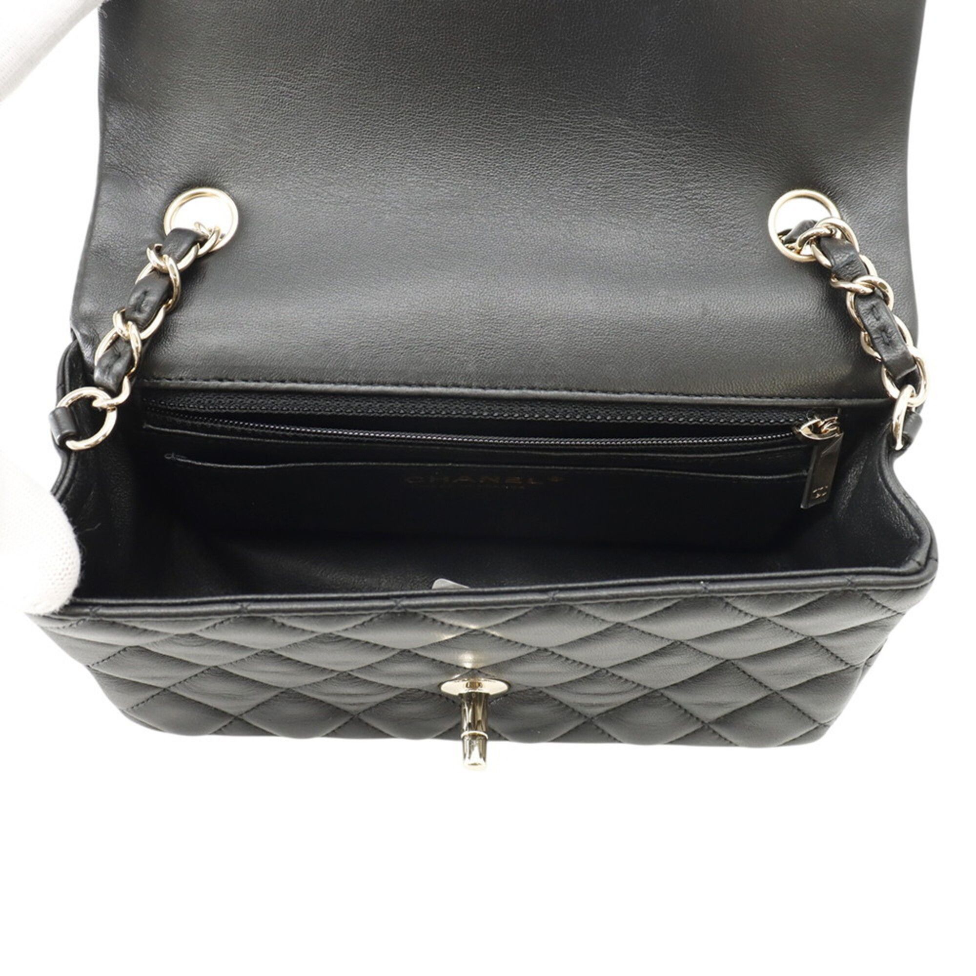 Matelasse Leather Handbag Shoulder Bag (Pre-Owned) - Chanel - Modalova