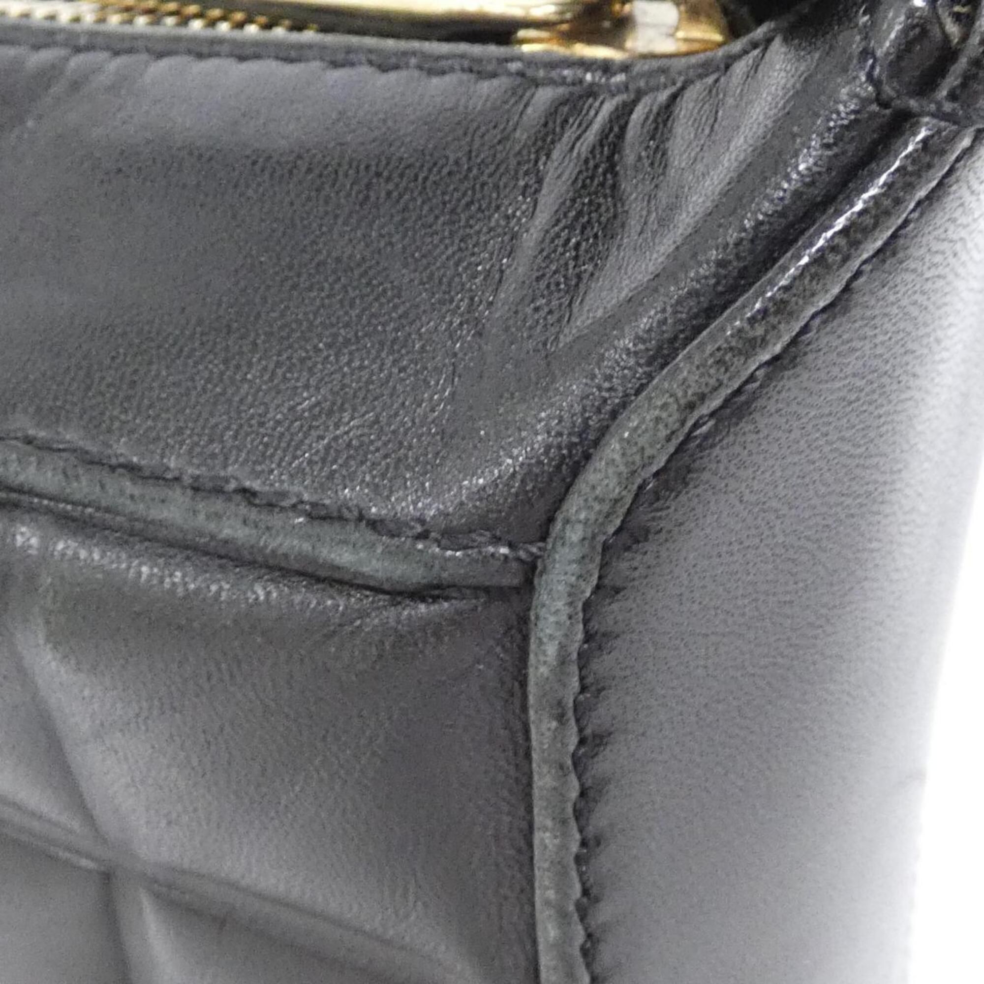 Leather Shoulder Bag (Pre-Owned) - Chanel - Modalova