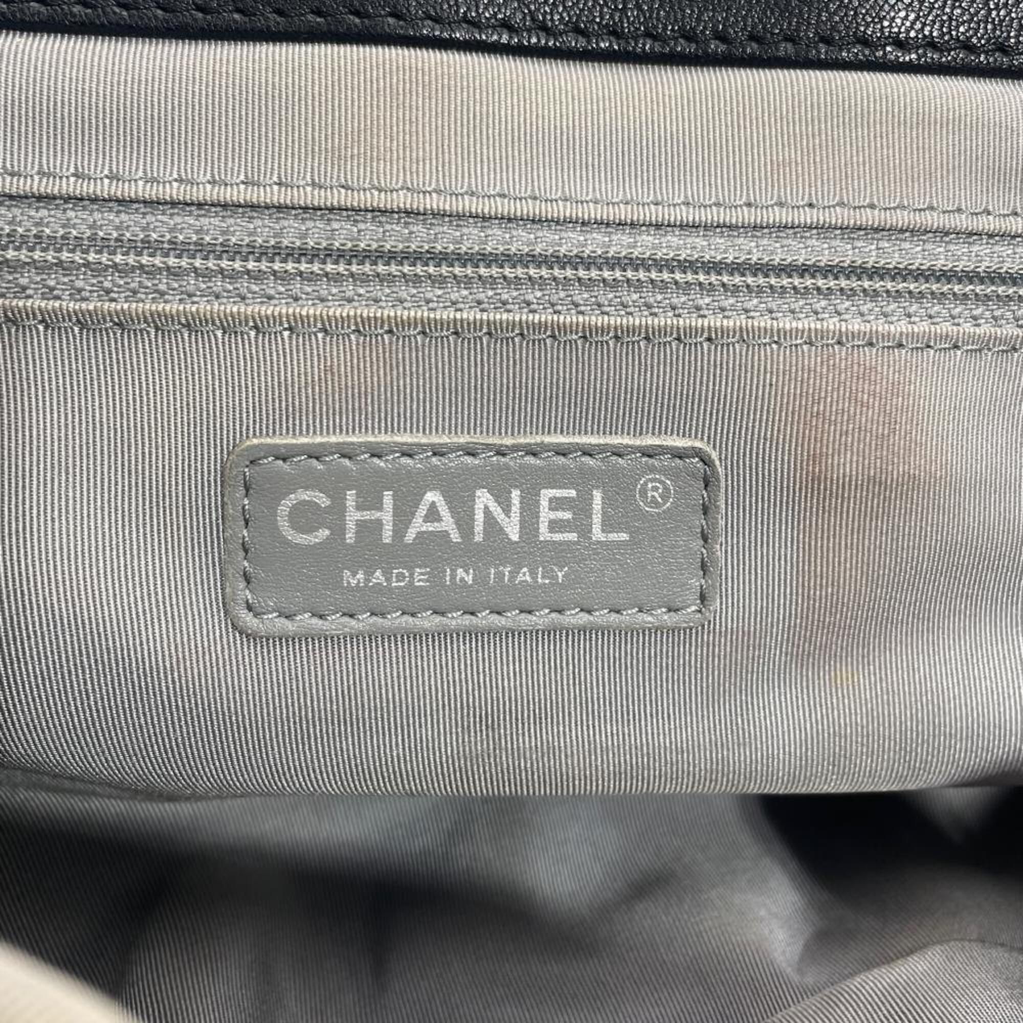 Leather Shoulder Bag (Pre-Owned) - Chanel - Modalova