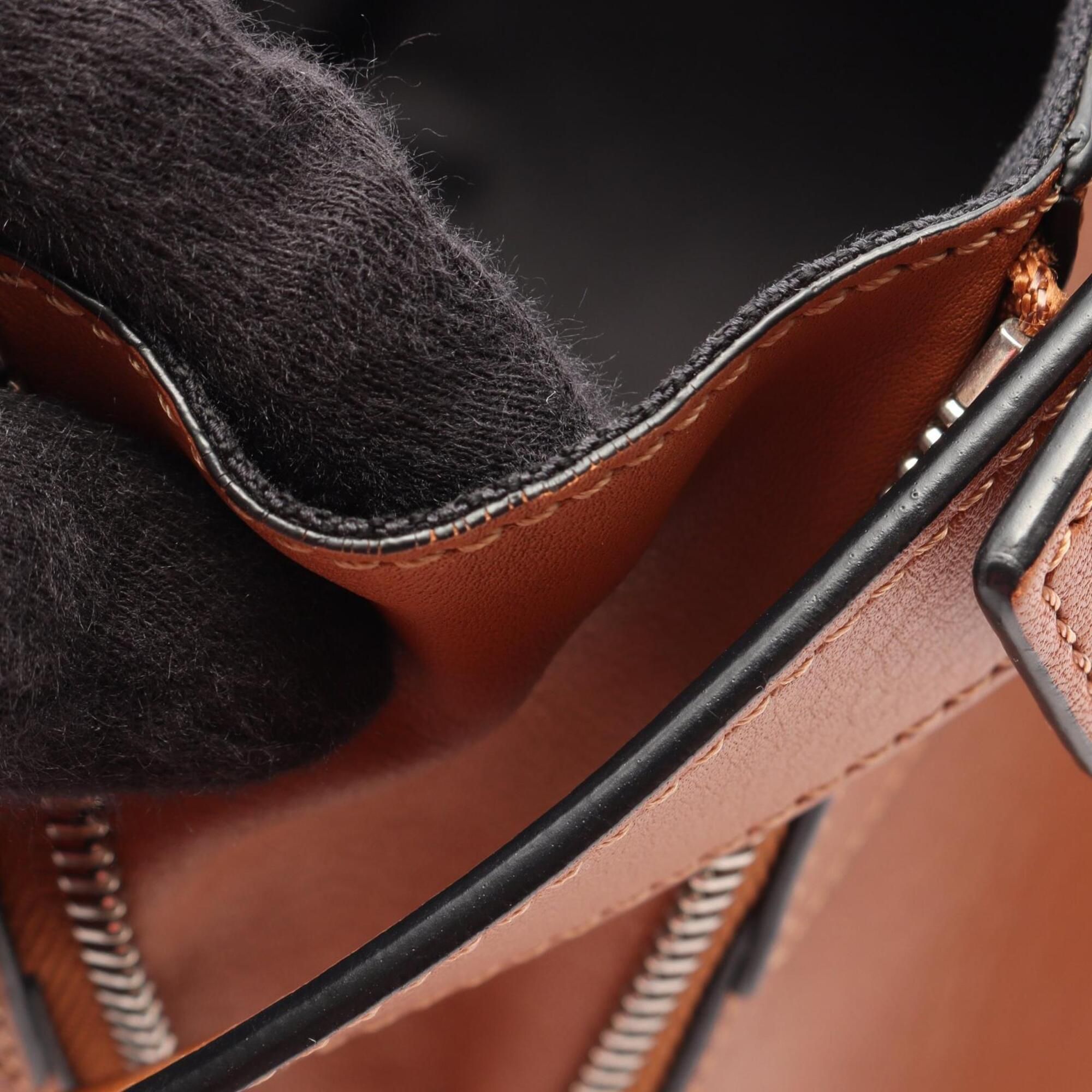 Leather Handbag (Pre-Owned) - Loewe - Modalova