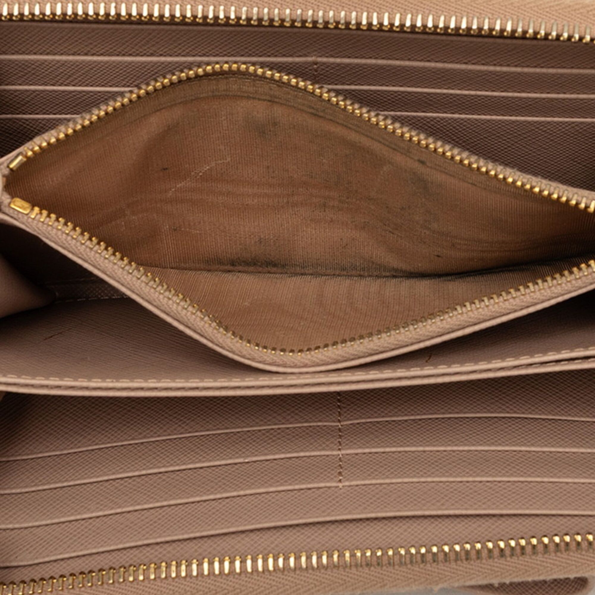 Leather Long Wallet (Bi-Fold) (Pre-Owned) - Prada - Modalova