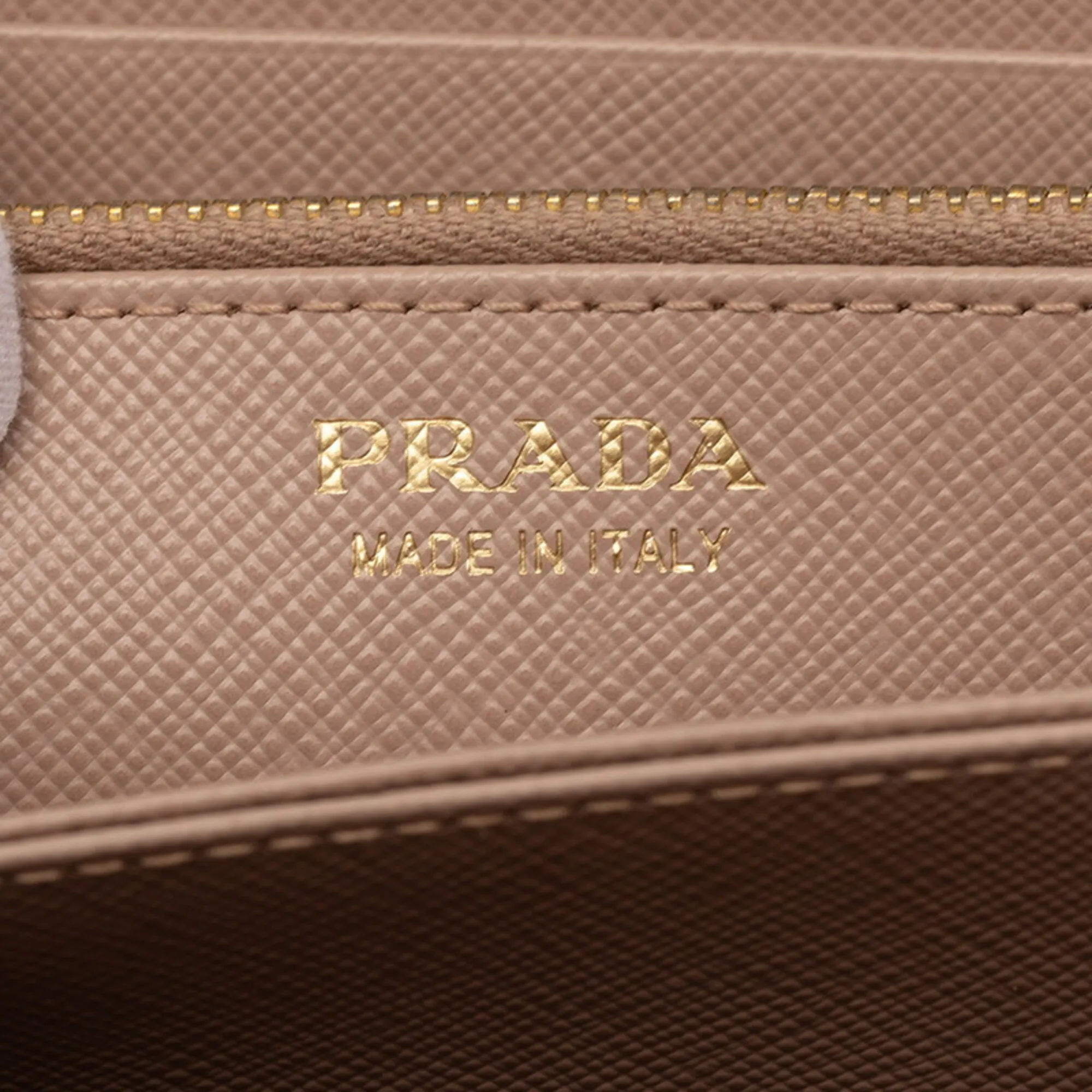 Leather Long Wallet (Bi-Fold) (Pre-Owned) - Prada - Modalova
