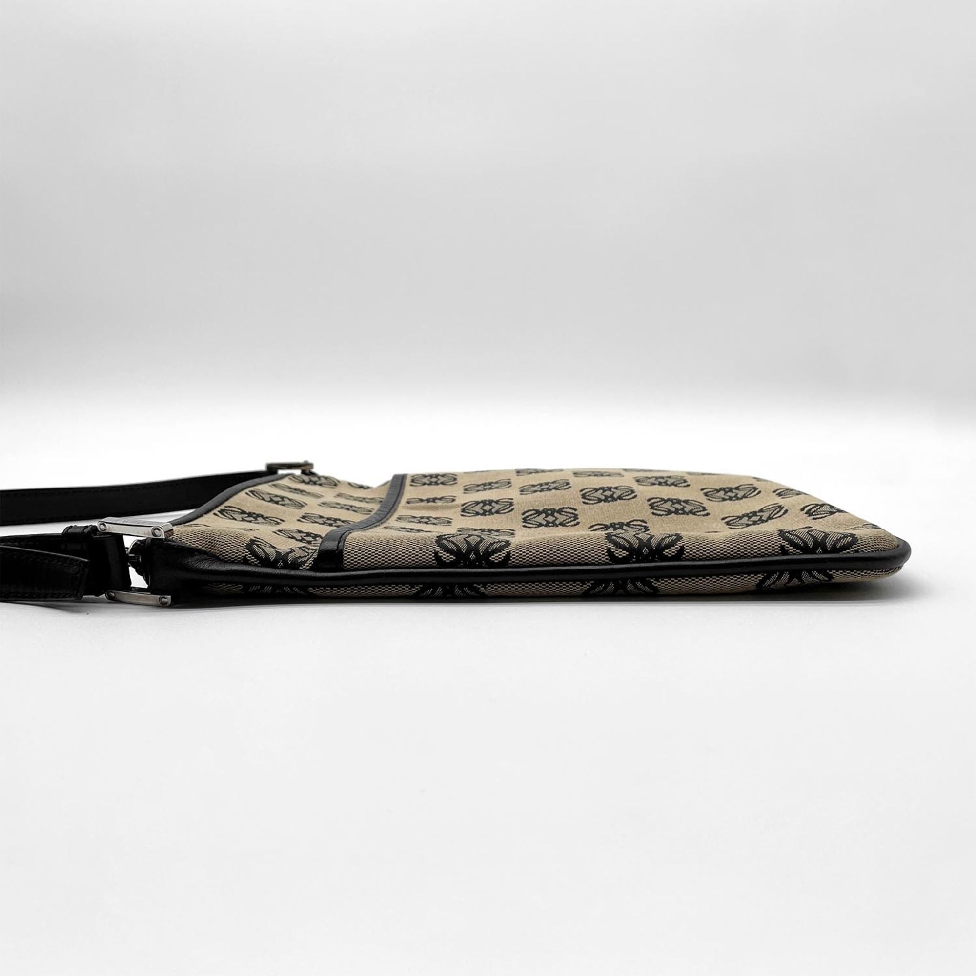 Canvas Shoulder Bag (Pre-Owned) - Loewe - Modalova