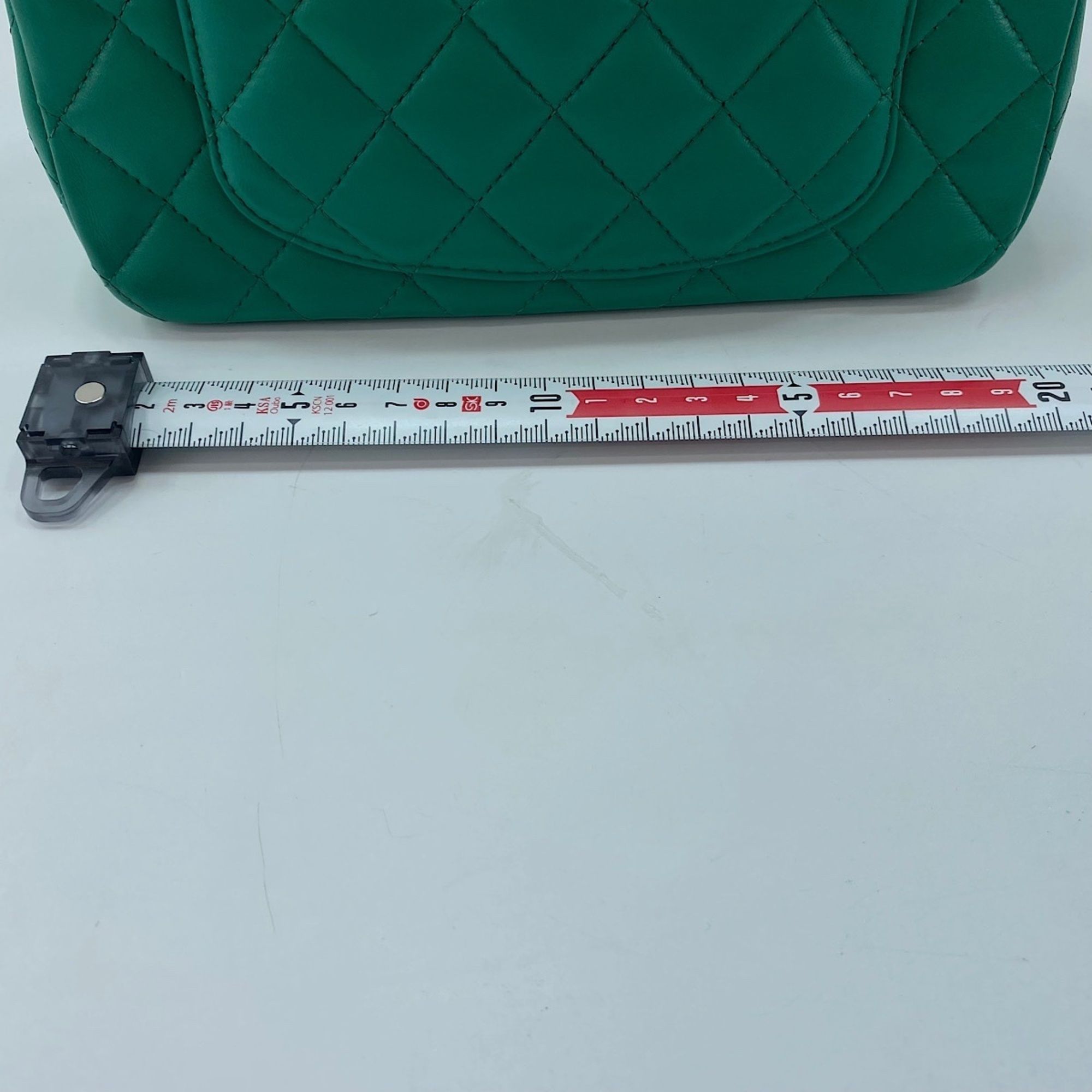 Chanel Green Handbag (Pre-Owned) - Chanel - Modalova