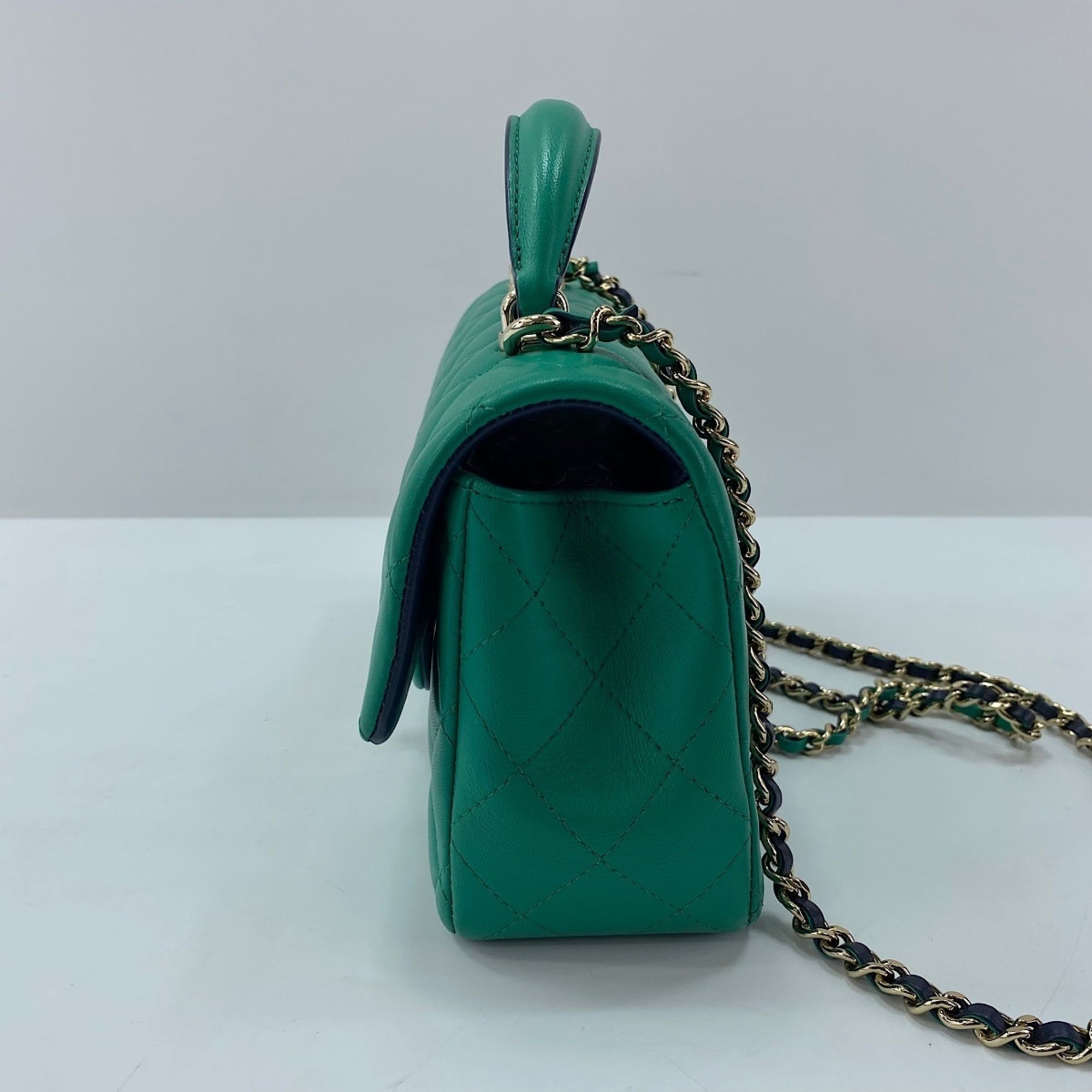 Chanel Green Handbag (Pre-Owned) - Chanel - Modalova