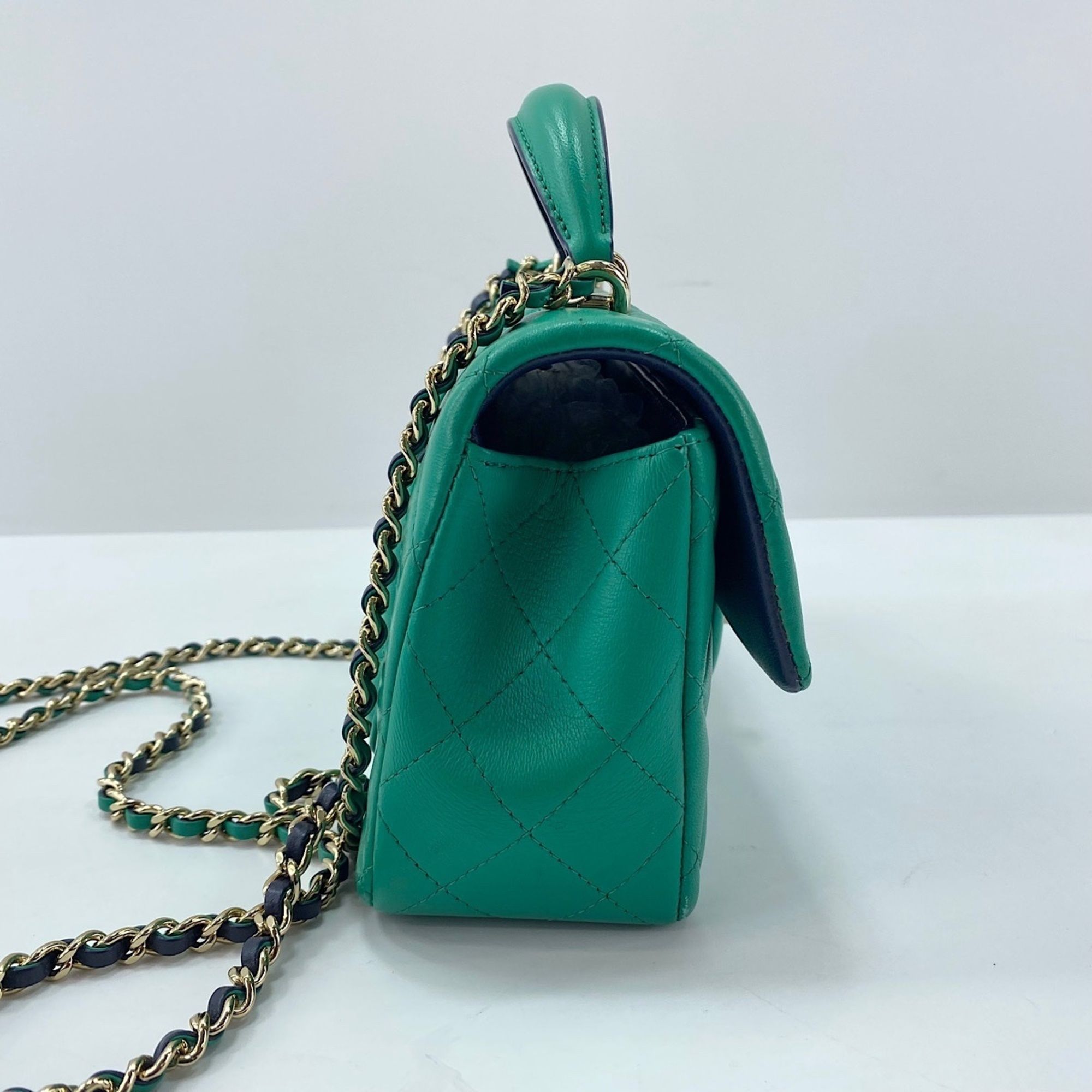Chanel Green Handbag (Pre-Owned) - Chanel - Modalova