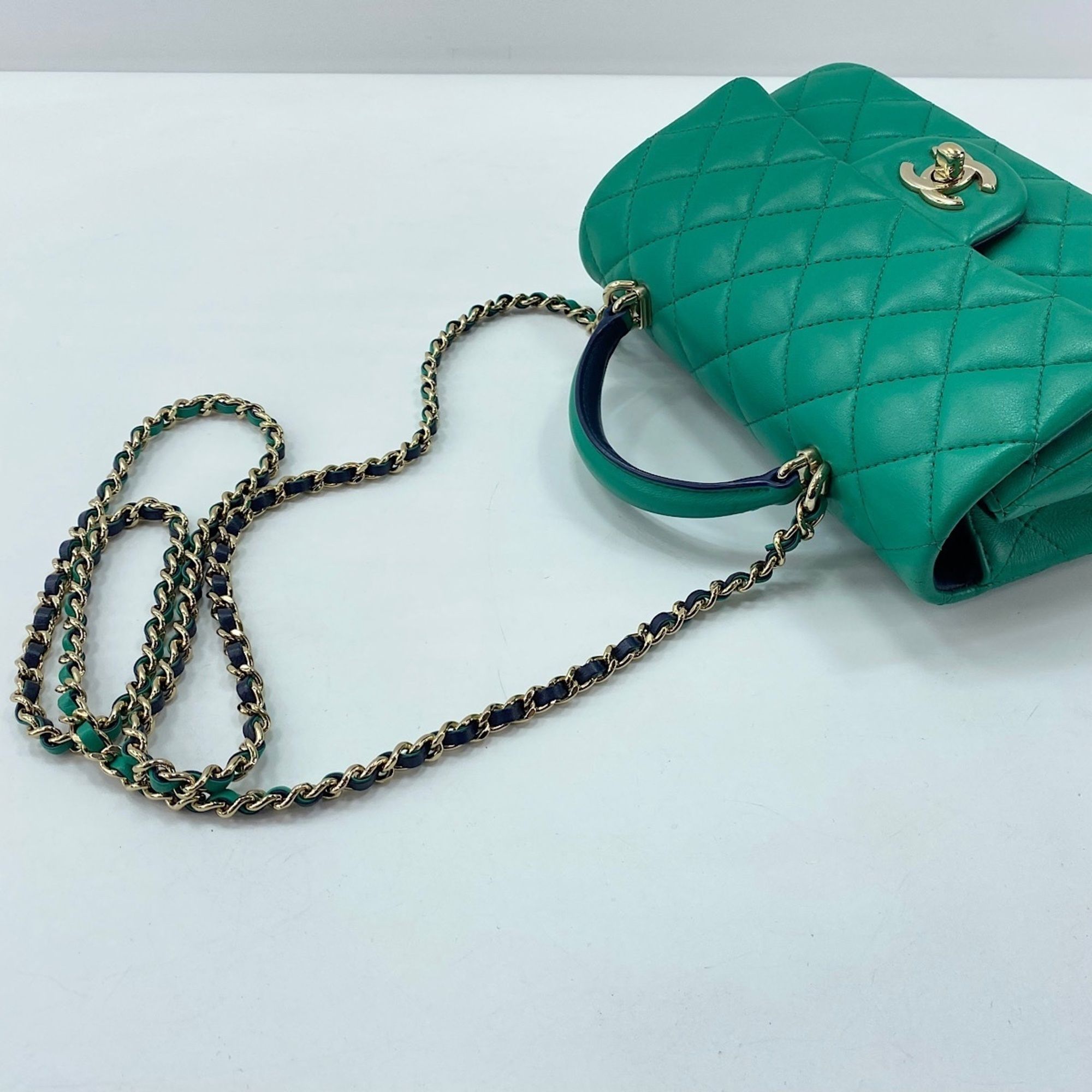 Chanel Green Handbag (Pre-Owned) - Chanel - Modalova